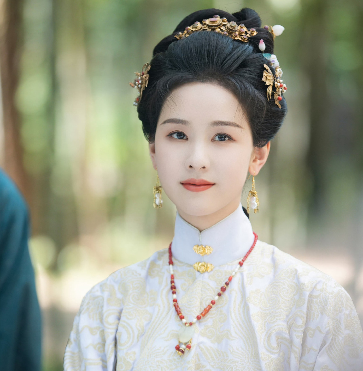 Theo QQ, bộ phim Khi chim nhạn trở về vừa kết thúc với thành tích xuất sắc cả về lượt xem, độ thảo luận, độ hot, khả năng thu hút quảng cáo từ các nhà đầu tư. Tác phẩm được đánh giá là hắc mã đầu tiên của năm 2025 khi vốn chỉ là dự án nhỏ nhưng lại đạt được danh tiếng cực tốt.