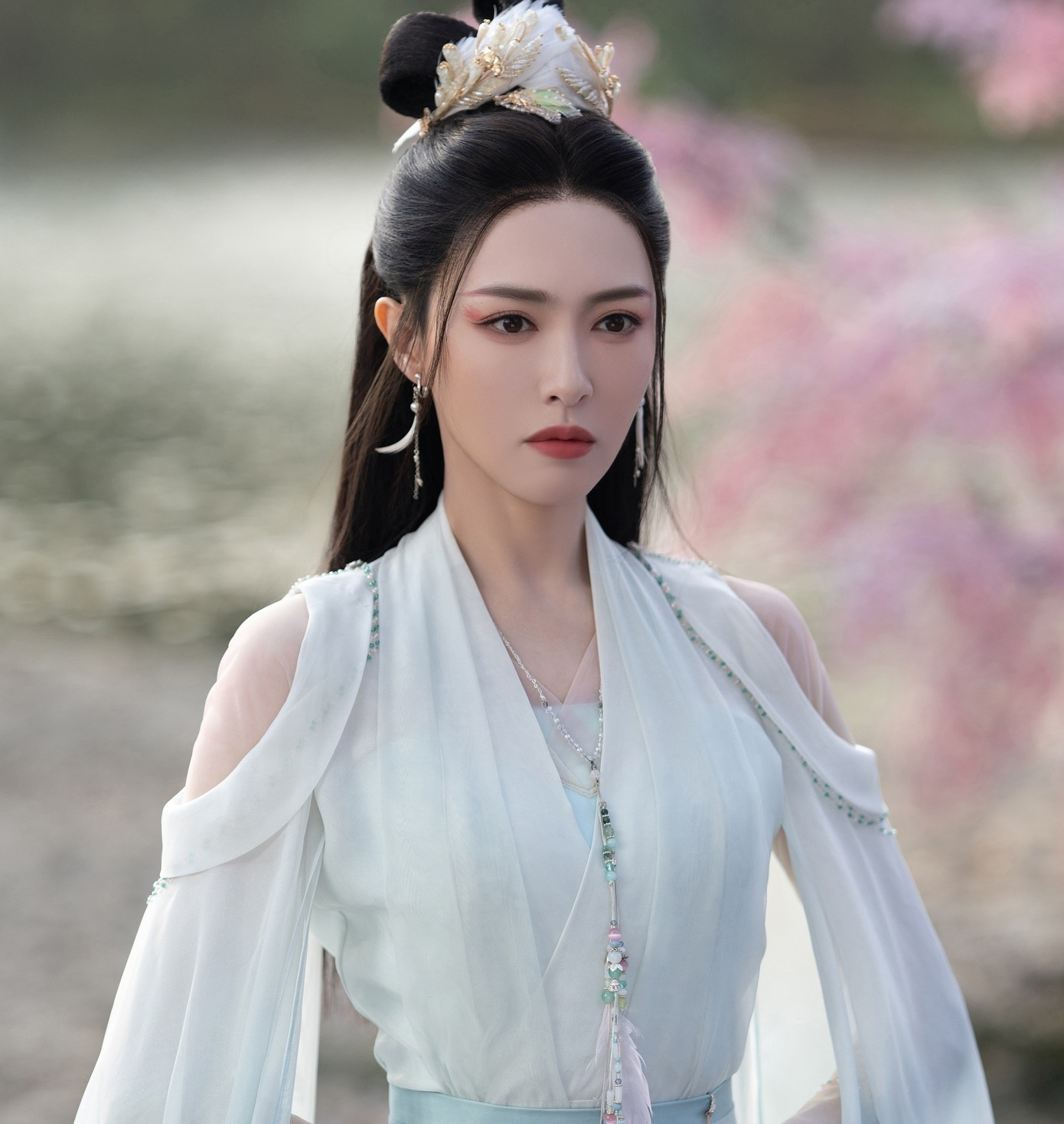 Cả Đường Yên và Lưu Học Nghĩa đều bị chê già, diễn xuất dở.