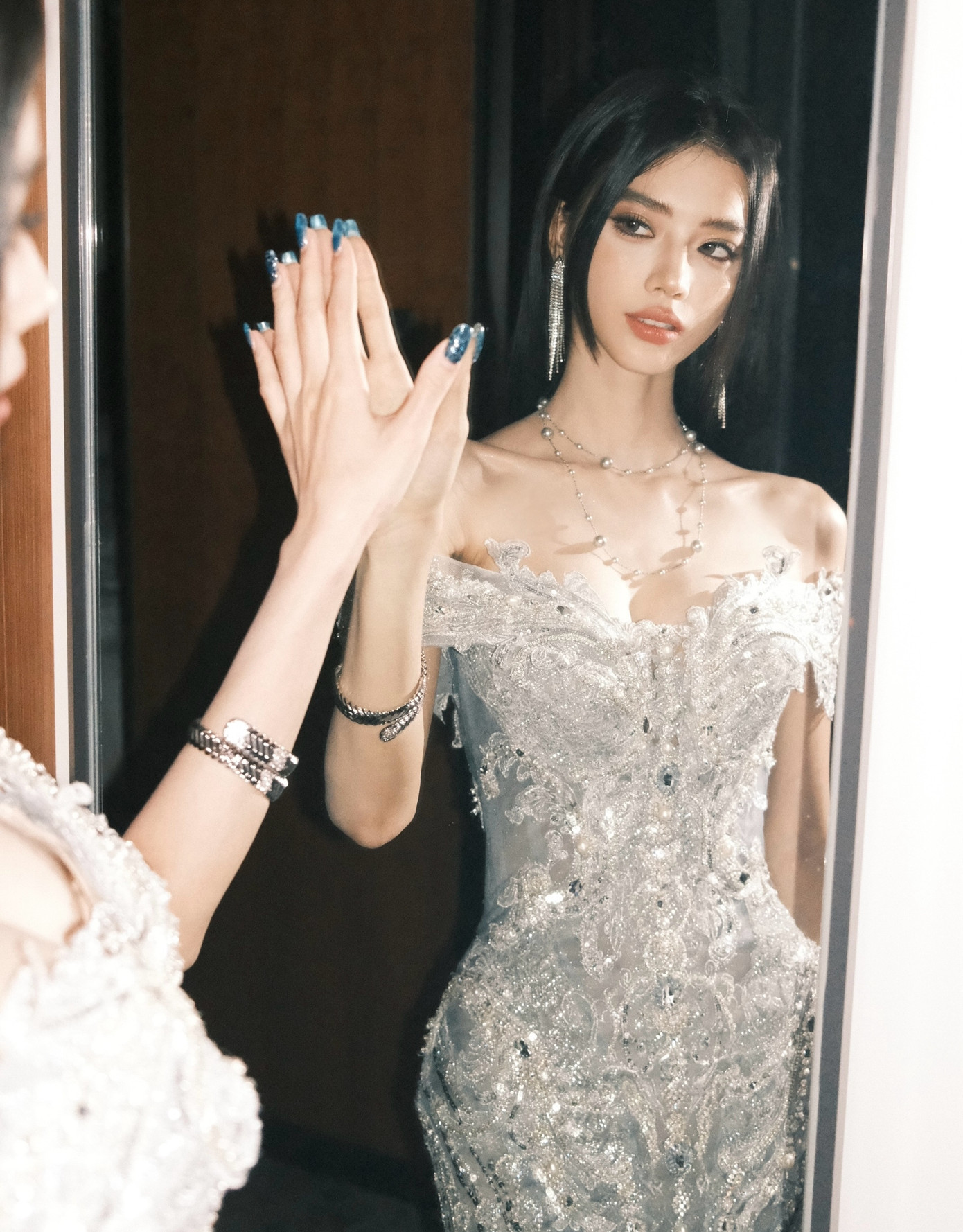 Hà Đan Đồng có phong cách thời thượng, thân hình thon gọn. Hà Đan Đồng có phong cách thời thượng, thân hình thon gọn.