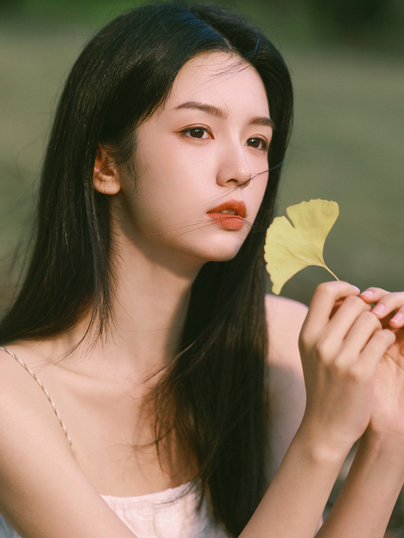 Châu Dã cũng vướng ồn ào lớn vào tháng 6/2024. Khi tham gia Đêm hội Điện ảnh Douyin, nữ diễn viên bị phóng viên tố có thái độ kênh kiệu, được chào hỏi nhưng ngoảnh mặt làm ngơ. Đáng nói, đây là phóng viên của kênh điện ảnh CCTV6, đài truyền hình Trung ương Trung Quốc. Scandal khiến Châu Dã vấp phải nhiều chỉ trích của công chúng. Sau đó, ngay trong ngày tiếp theo dự sự kiện, Châu Dã đã phải xin lỗi và nhiệt tình tương tác với phóng viên để lấy lại hình ảnh. Châu Dã cũng vướng ồn ào lớn vào tháng 6/2024. Khi tham gia Đêm hội Điện ảnh Douyin, nữ diễn viên bị phóng viên tố có thái độ kênh kiệu, được chào hỏi nhưng ngoảnh mặt làm ngơ. Đáng nói, đây là phóng viên của kênh điện ảnh CCTV6, đài truyền hình Trung ương Trung Quốc. Scandal khiến Châu Dã vấp phải nhiều chỉ trích của công chúng. Sau đó, ngay trong ngày tiếp theo dự sự kiện, Châu Dã đã phải xin lỗi và nhiệt tình tương tác với phóng viên để lấy lại hình ảnh.