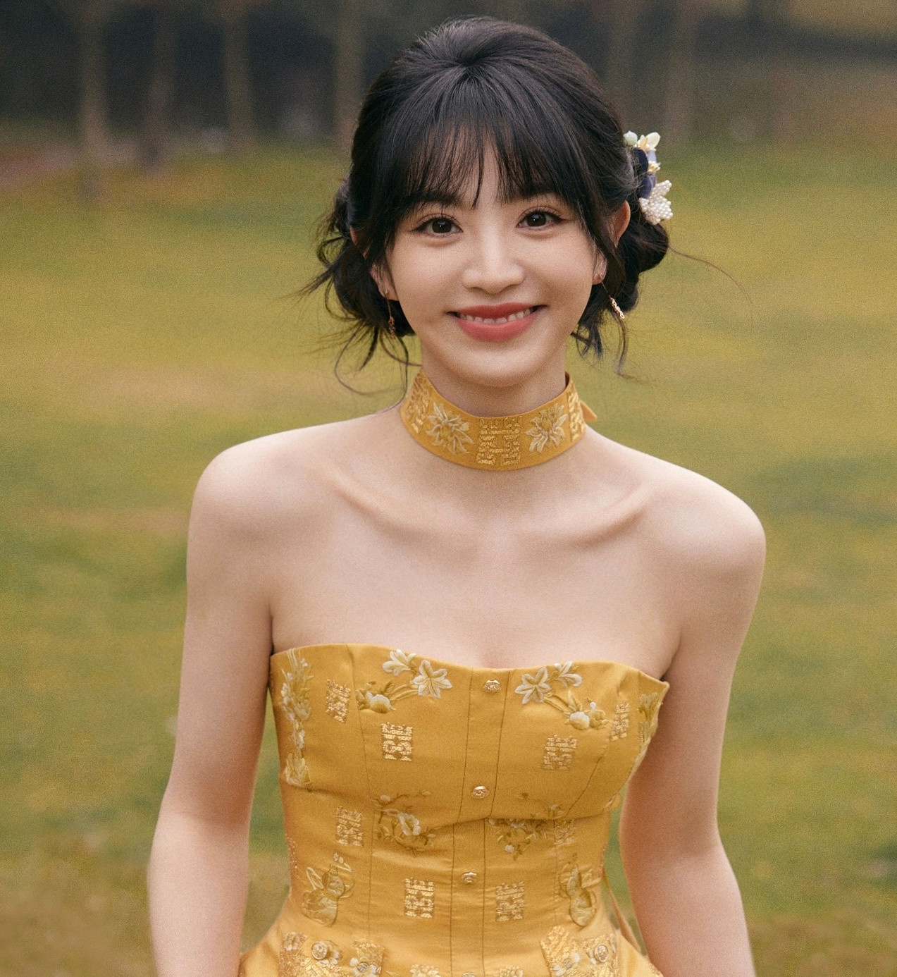 Điền Hi Vi bị nghi ngờ là tiểu hoa đán có tính cách hách dịch bởi nữ diễn viên từng vướng nhiều lùm xùm về ứng xử. Cô nhận chỉ trích khi muốn cướp vai diễn của Lý Lan Địch. Điền Hi Vi còn bị mỉa mai khi tặng món quà ít tiền trong đại hội đổi quà. Tính cách thích cạnh tranh, bộc lộ rõ tham vọng tiến bước trong nghề nghiệp làm Điền Hi Vi có hình ảnh không hiền lành. Vì vậy, khi Sohu miêu tả tiểu hoa đán thích gây khó dễ cho người khác, đòi thay đổi nhiều tạo hình, chỉ thân thiện với những người quan trọng. Điền Hi Vi bị nghi ngờ là tiểu hoa đán có tính cách hách dịch bởi nữ diễn viên từng vướng nhiều lùm xùm về ứng xử. Cô nhận chỉ trích khi muốn cướp vai diễn của Lý Lan Địch. Điền Hi Vi còn bị mỉa mai khi tặng món quà ít tiền trong đại hội đổi quà. Tính cách thích cạnh tranh, bộc lộ rõ tham vọng tiến bước trong nghề nghiệp làm Điền Hi Vi có hình ảnh không hiền lành. Vì vậy, khi Sohu miêu tả tiểu hoa đán thích gây khó dễ cho người khác, đòi thay đổi nhiều tạo hình, chỉ thân thiện với những người quan trọng.