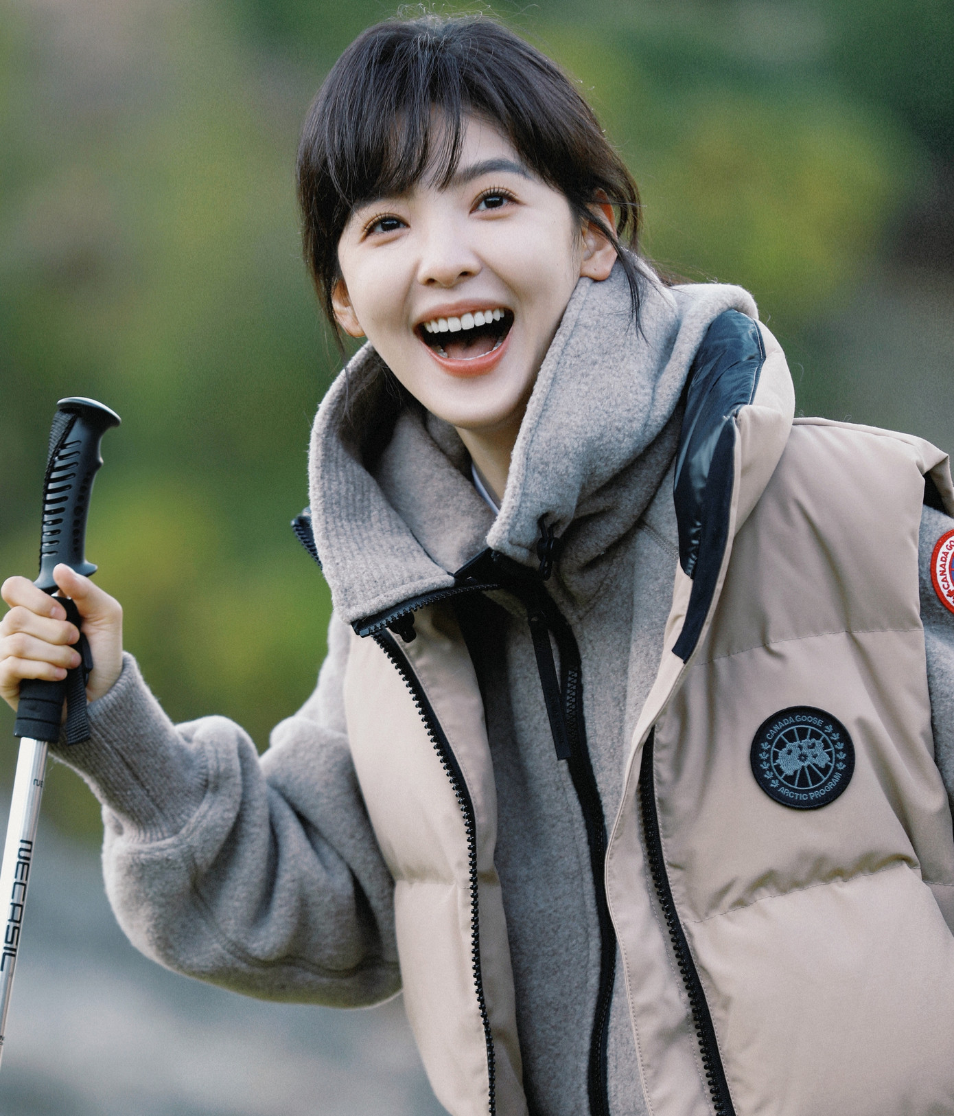 Bảng tổng kết của Sohu còn nhắc tới một ngôi sao trẻ chỉ nổi tiếng thời gian gần đây nhưng đòi hỏi thù lao cao ngất ngưởng dù chưa phải là ngôi sao hạng A. Sohu miêu tả tiểu hoa đán này có khuôn mặt đáng yêu dịu dàng, được yêu thích trên các trang mạng xã hội và được đánh giá là ngôi sao tiềm năng. Thế nhưng, cô có nhiều yêu sách, khi đóng phim mang theo hơn 10 nhân viên trợ lý, tính cách hai mặt. Chương Nhược Nam và Điền Hi Vi là hai người đẹp phù hợp với mô tả trên. Trong đó, Chương Nhược Nam được mệnh danh là "mối tình đầu quốc dân", được yêu thích qua các phim Bi thương ngược dòng thành sông, Hôn lễ của em, Anh cũng ngày này. Bảng tổng kết của Sohu còn nhắc tới một ngôi sao trẻ chỉ nổi tiếng thời gian gần đây nhưng đòi hỏi thù lao cao ngất ngưởng dù chưa phải là ngôi sao hạng A. Sohu miêu tả tiểu hoa đán này có khuôn mặt đáng yêu dịu dàng, được yêu thích trên các trang mạng xã hội và được đánh giá là ngôi sao tiềm năng. Thế nhưng, cô có nhiều yêu sách, khi đóng phim mang theo hơn 10 nhân viên trợ lý, tính cách hai mặt. Chương Nhược Nam và Điền Hi Vi là hai người đẹp phù hợp với mô tả trên. Trong đó, Chương Nhược Nam được mệnh danh là "mối tình đầu quốc dân", được yêu thích qua các phim Bi thương ngược dòng thành sông, Hôn lễ của em, Anh cũng ngày này.