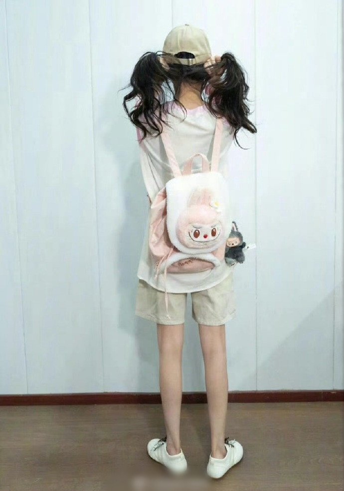 Dương Mịch tự so sánh mình với con gái 11 tuổi Tiểu Gạo Nếp để khoe bản thân vẫn trẻ trung.