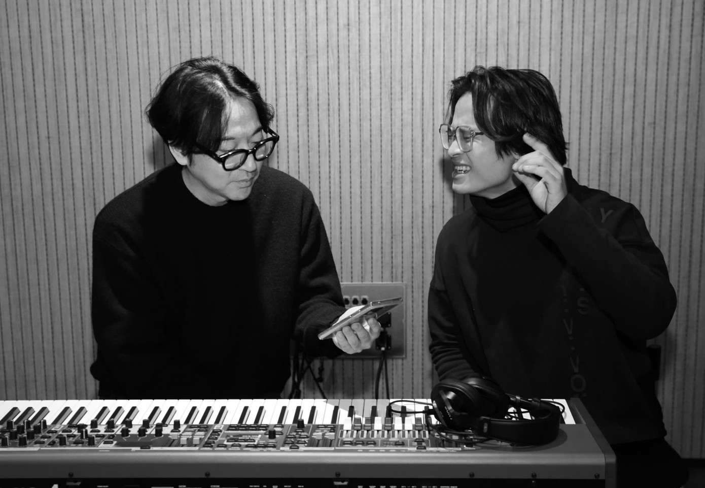 Hà Anh Tuấn và Yiruma trong quá trình sáng tạo âm nhạc. Hà Anh Tuấn và Yiruma trong quá trình sáng tạo âm nhạc.