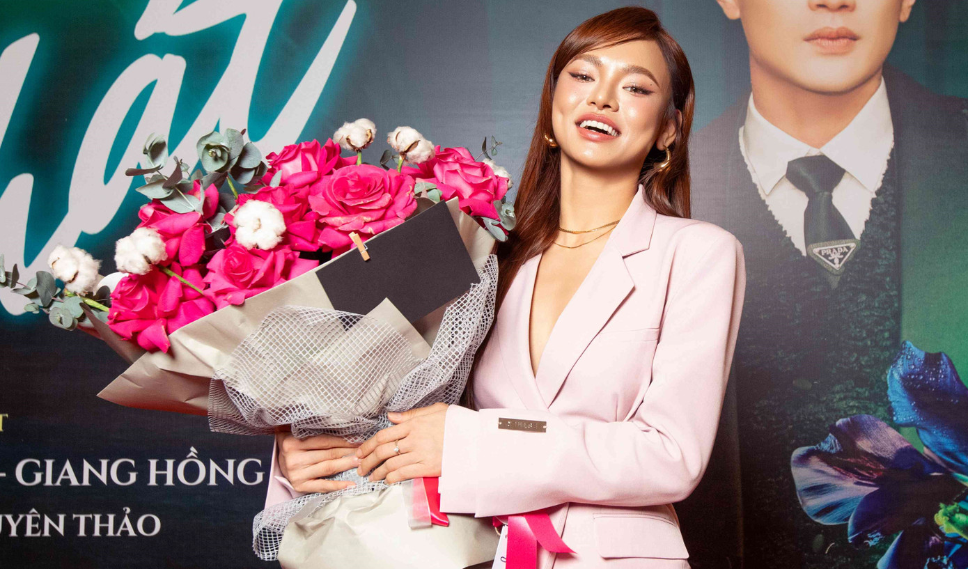 Người mẫu Mai Ngô tới chúc mừng đàn anh ra mắt thân phận mới.