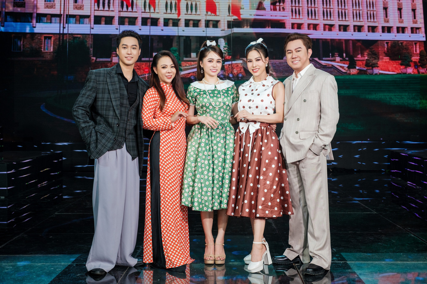 Các tiết mục được đầu tư trang phục chỉn chu.