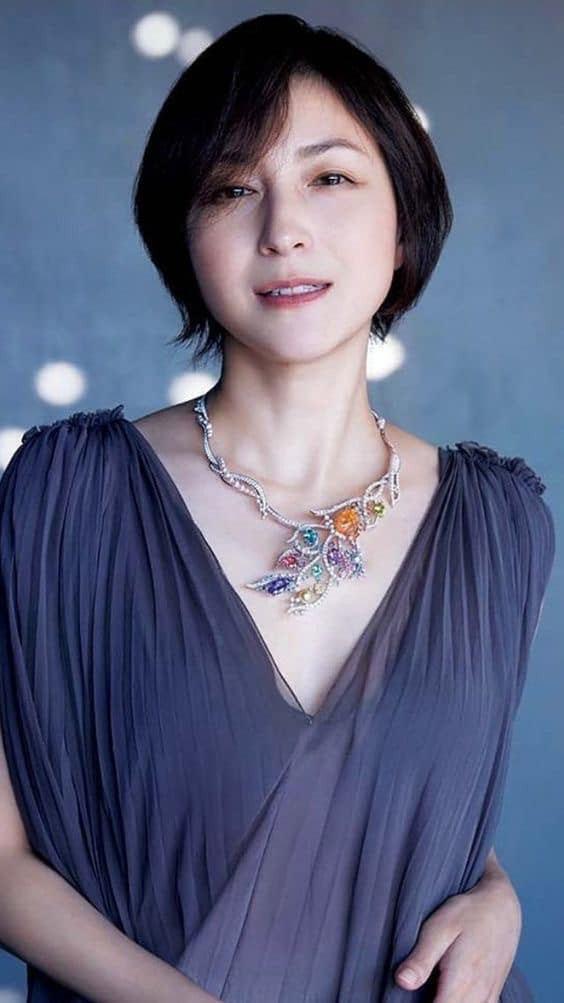 Hirosue Ryoko gây thất vọng khi hành hung một y tá đang chữa trị cho cô. Nữ diễn viên chỉ mới vừa quay lại sau bê bối ngoại tình.