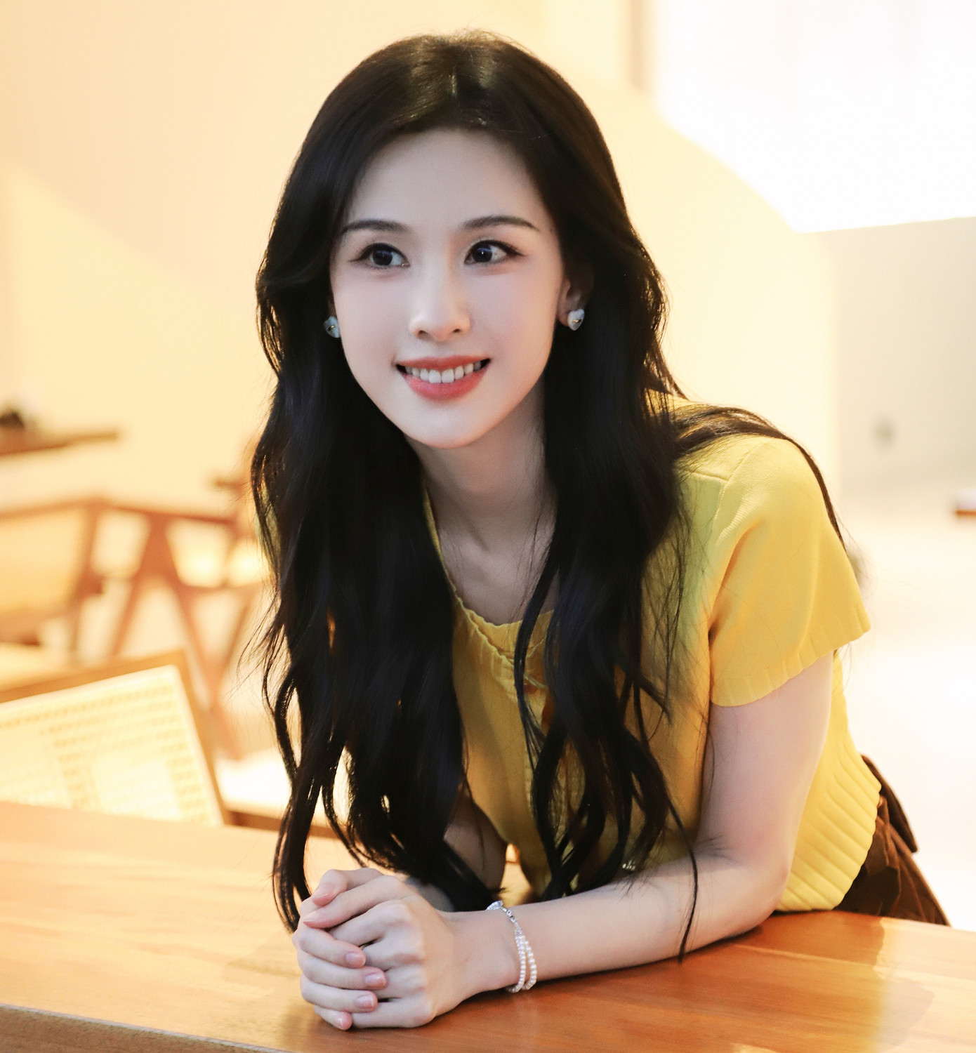 Năm 2023, Trần Đô Linh cũng gây ấn tượng với vai phản diện trong phim Trường nguyệt tẫn minh. Trần Đô Linh có ngoại hình mỏng manh, yếu đuối nhưng đã lột xác hoàn toàn để vào vai Thiên Hoan, thánh nữ được miêu tả là "mặt tựa Quan Âm, tâm địa như rắn rết". Tạo hình, cách trang điểm, cảnh phim Thiên Hoan ra lệnh giết người được bàn luận trên các nền tảng mạng xã hội Trung Quốc.