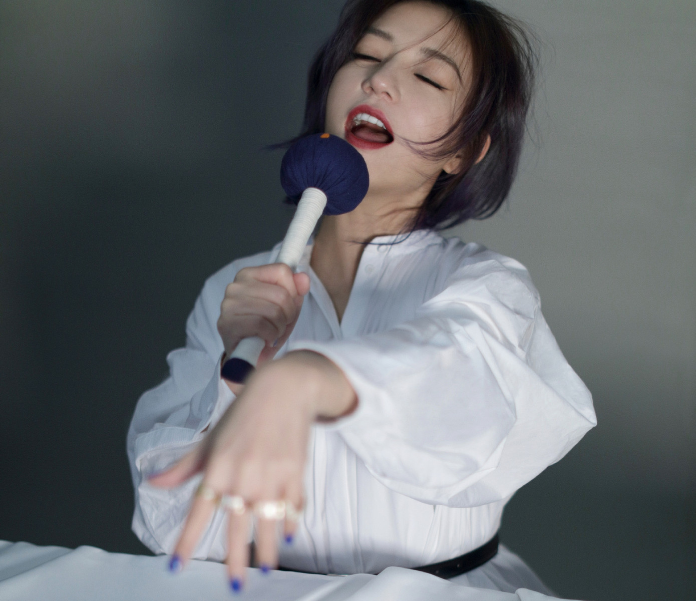 Triệu Vy bất ngờ trò chuyện vui vẻ với người hâm mộ trên trang cá nhân. Triệu Vy bất ngờ trò chuyện vui vẻ với người hâm mộ trên trang cá nhân.