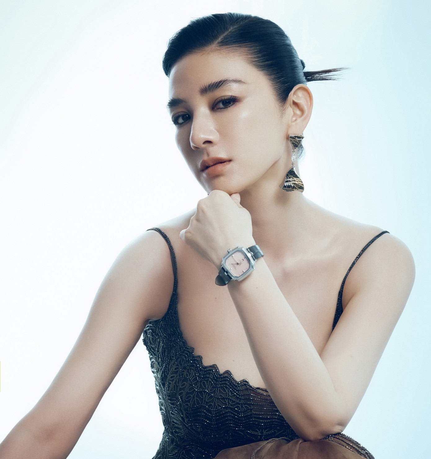 Huỳnh Dịch bị chê EQ thấp. Huỳnh Dịch bị chê EQ thấp.