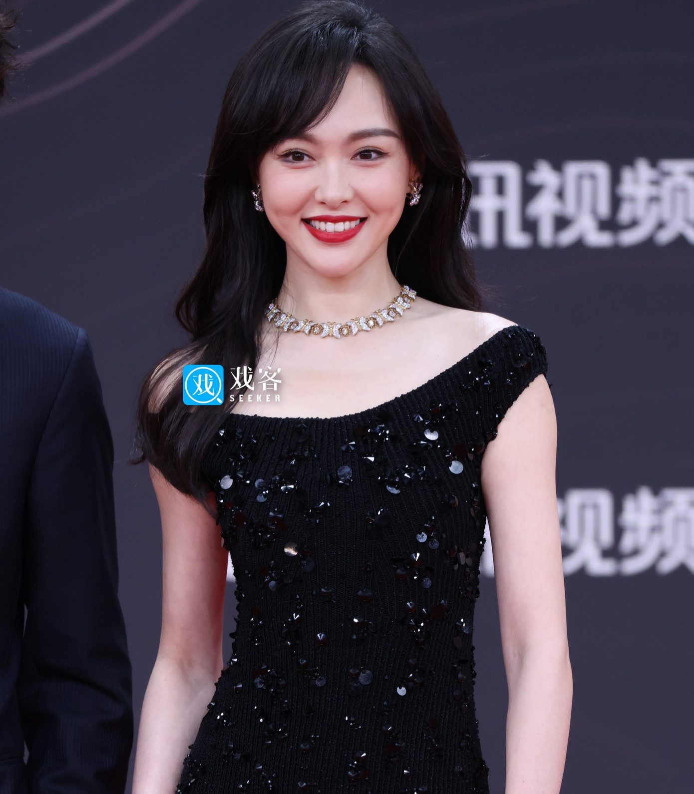 Đường Yên đã bước qua tuổi 42 vẫn trẻ trung, tươi tắn. Trong khi đó, Lý Thấm kém đàn chị 7 tuổi lại chọn phong cách già dặn, bị chê không phù hợp. Lý Thấm sánh đôi bên Trương Nhược Quân, cả hai đóng cặp trong phim Khánh Dư Niên 2, bộ phim có lượt xem cao nhất năm 2024. Đường Yên đã bước qua tuổi 42 vẫn trẻ trung, tươi tắn. Trong khi đó, Lý Thấm kém đàn chị 7 tuổi lại chọn phong cách già dặn, bị chê không phù hợp. Lý Thấm sánh đôi bên Trương Nhược Quân, cả hai đóng cặp trong phim Khánh Dư Niên 2, bộ phim có lượt xem cao nhất năm 2024.