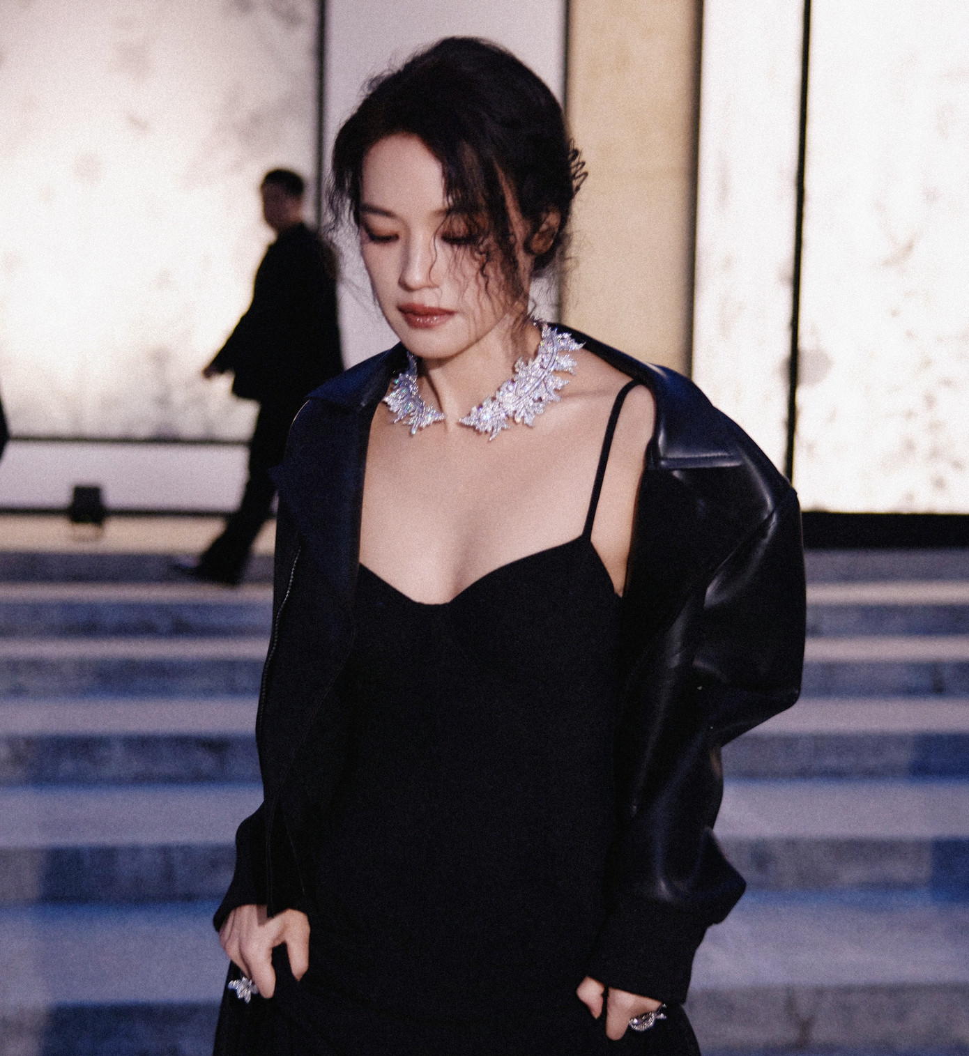 Thư Kỳ chuyển hướng sang làm đạo diễn. Sáu năm qua, cô không có phim điện ảnh ra mắt. Thư Kỳ chuyển hướng sang làm đạo diễn. Sáu năm qua, cô không có phim điện ảnh ra mắt.