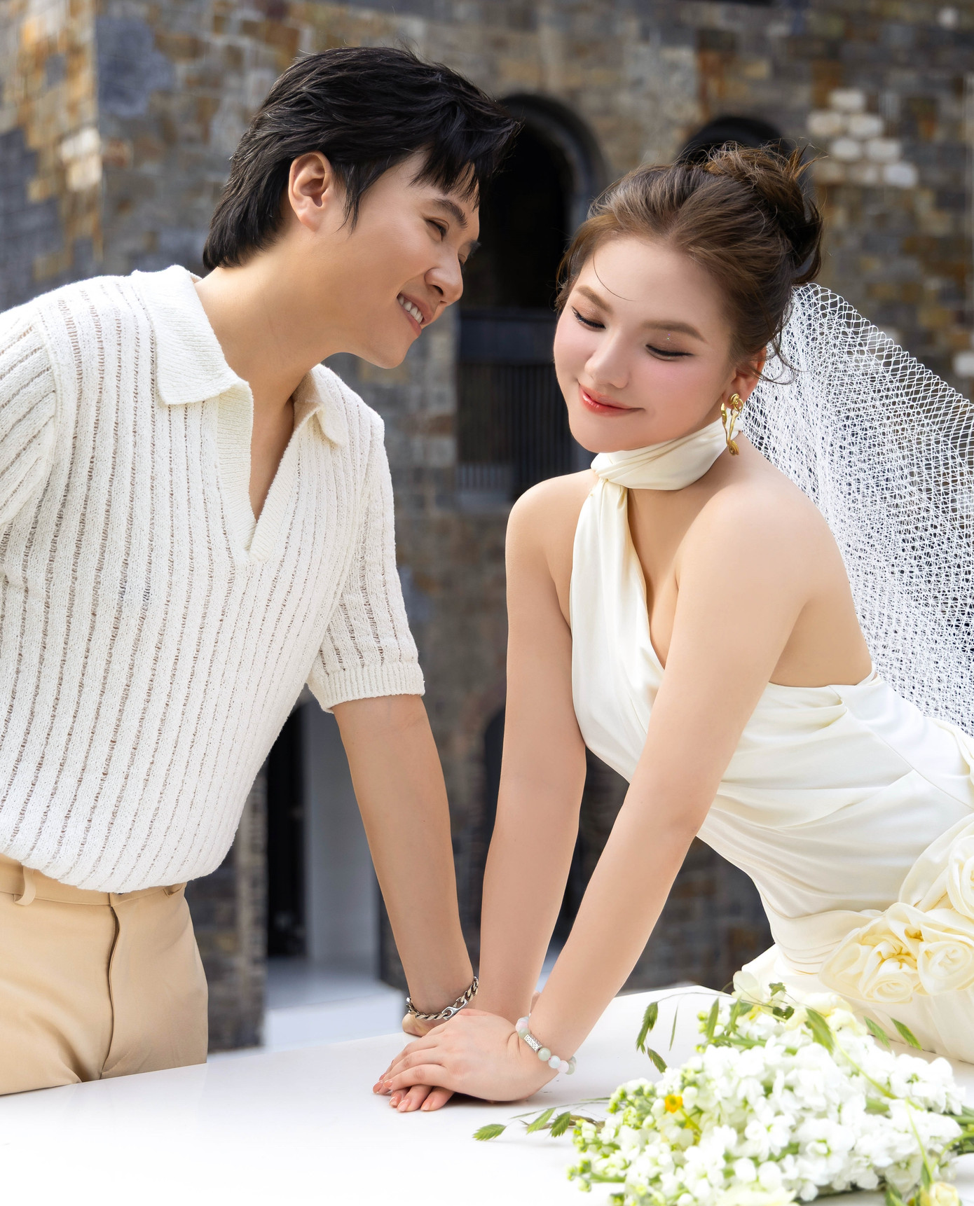 Vương Anh Tú - Myra Trần làm đám cưới trong MV lần đầu kết hợp cùng nhau.