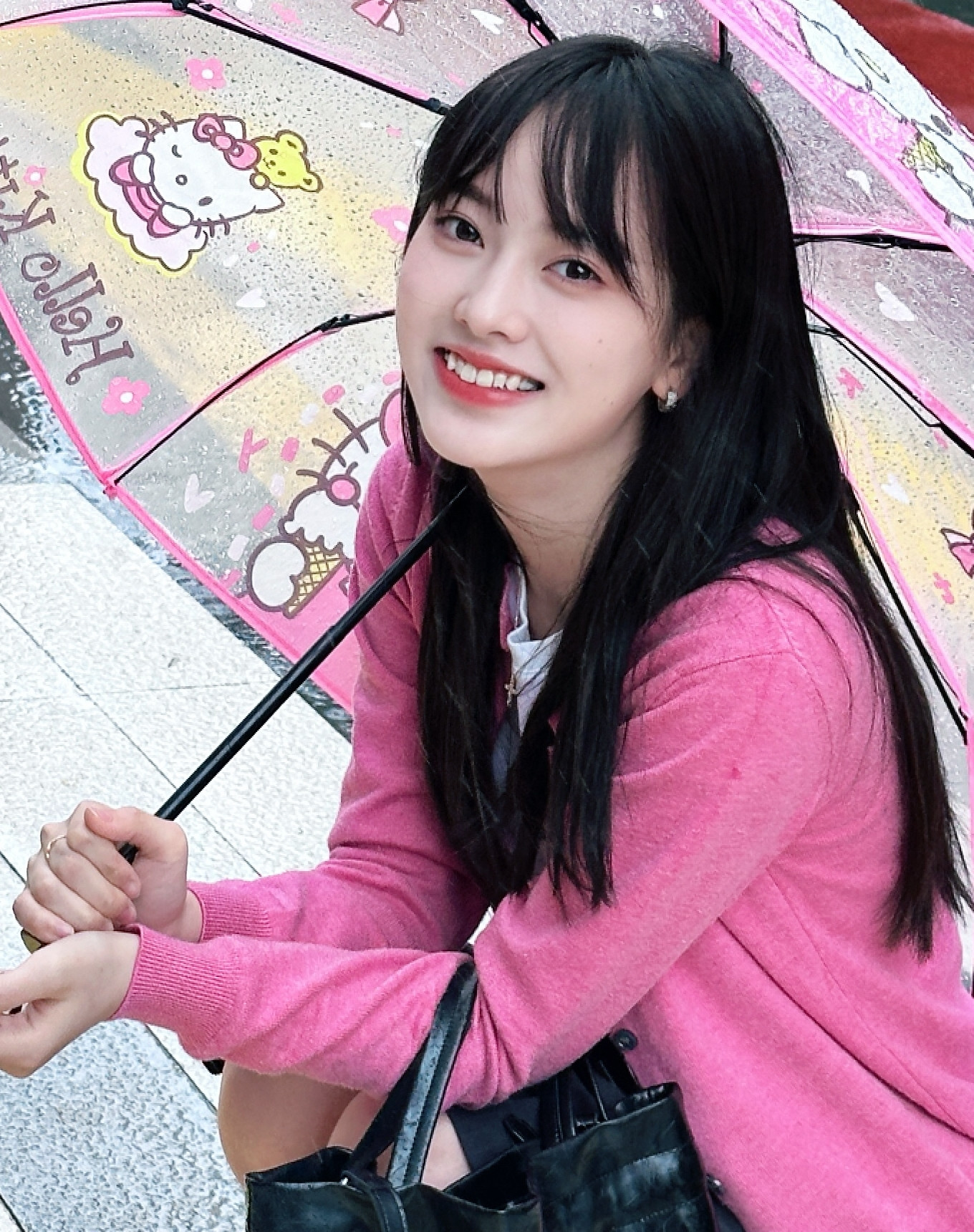 Bên cạnh đó, vai diễn Hạ Tử Vy của Từ Viện Ngật Na cũng nhận được sự quan tâm của khán giả. Từ Viện Ngật Na sinh năm 2002, tốt nghiệp Học viện Điện ảnh thuộc Đại học Thượng Hải. Từ Viện Ngật Na không có kinh nghiệm diễn xuất, cô chỉ tham gia một số show giải trí về diễn xuất của đài truyền hình Hồ Nam. Bên cạnh đó, vai diễn Hạ Tử Vy của Từ Viện Ngật Na cũng nhận được sự quan tâm của khán giả. Từ Viện Ngật Na sinh năm 2002, tốt nghiệp Học viện Điện ảnh thuộc Đại học Thượng Hải. Từ Viện Ngật Na không có kinh nghiệm diễn xuất, cô chỉ tham gia một số show giải trí về diễn xuất của đài truyền hình Hồ Nam.