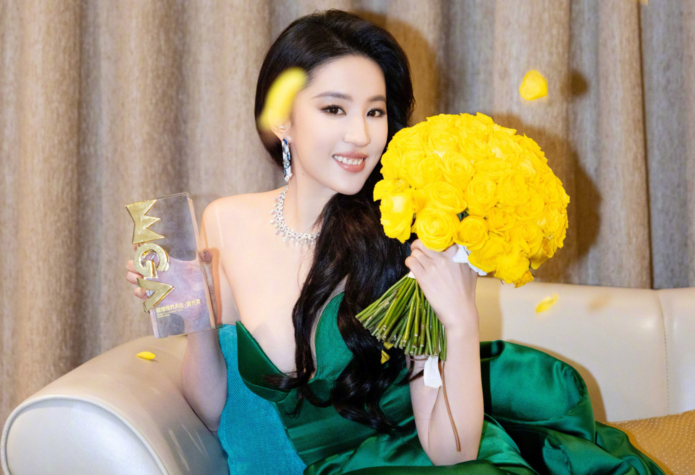 Lưu Diệc Phi tràn trề hy vọng đoạt giải Thị hậu Bạch Ngọc Lan nhưng lại thua. Lưu Diệc Phi tràn trề hy vọng đoạt giải Thị hậu Bạch Ngọc Lan nhưng lại thua.