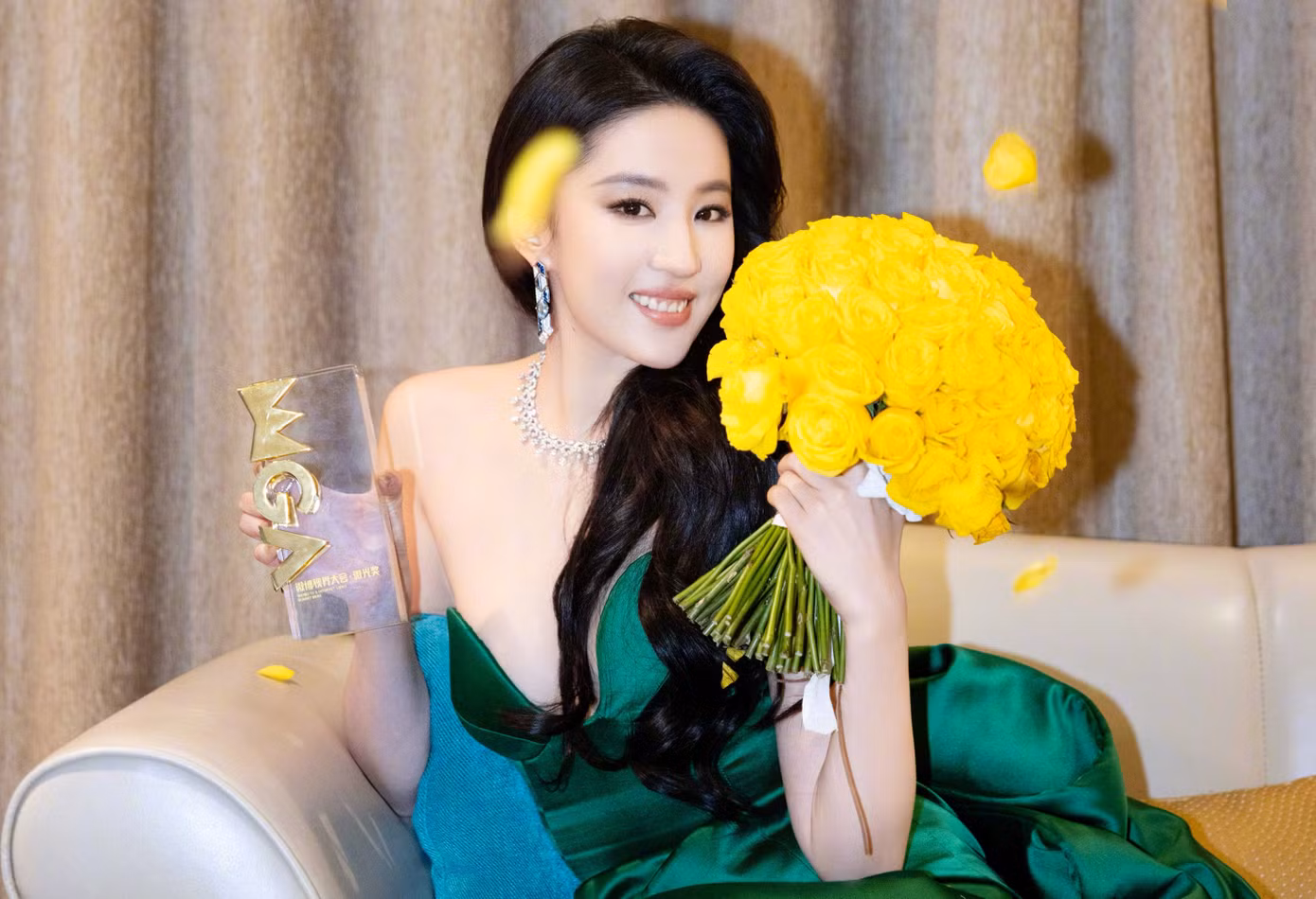 Lưu Diệc Phi tràn trề hy vọng đoạt giải Thị hậu Bạch Ngọc Lan nhưng lại thua.
