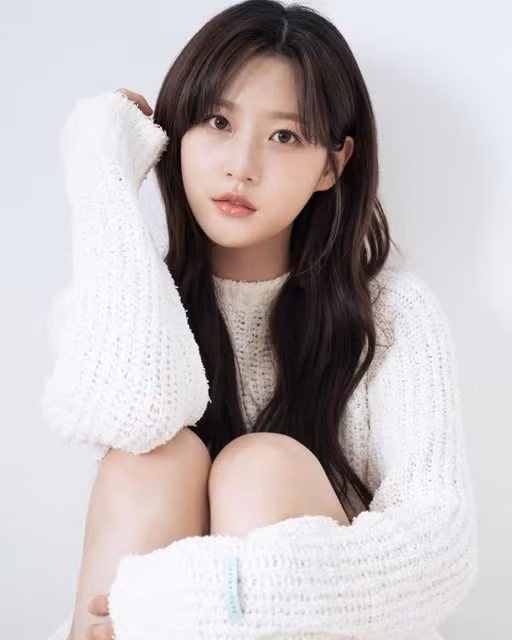 Kim Soo Hyun bị đổ lỗi đã đẩy Kim Sae Ron vào tuyệt lộ.