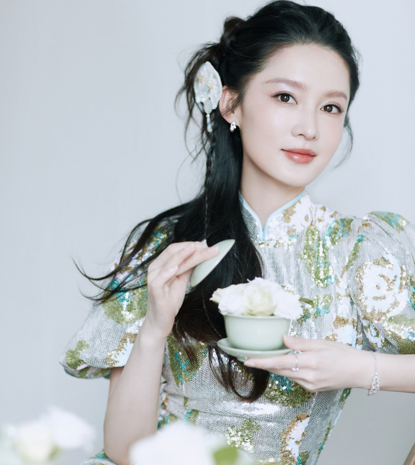 Lý Thấm là diễn viên chăm chỉ đóng phim, không chiêu trò nên ít được quan tâm.