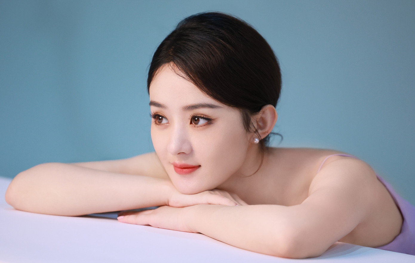 Triệu Lệ Dĩnh là ngôi sao vừa có độ hot vừa có thực lực. Triệu Lệ Dĩnh là ngôi sao vừa có độ hot vừa có thực lực.