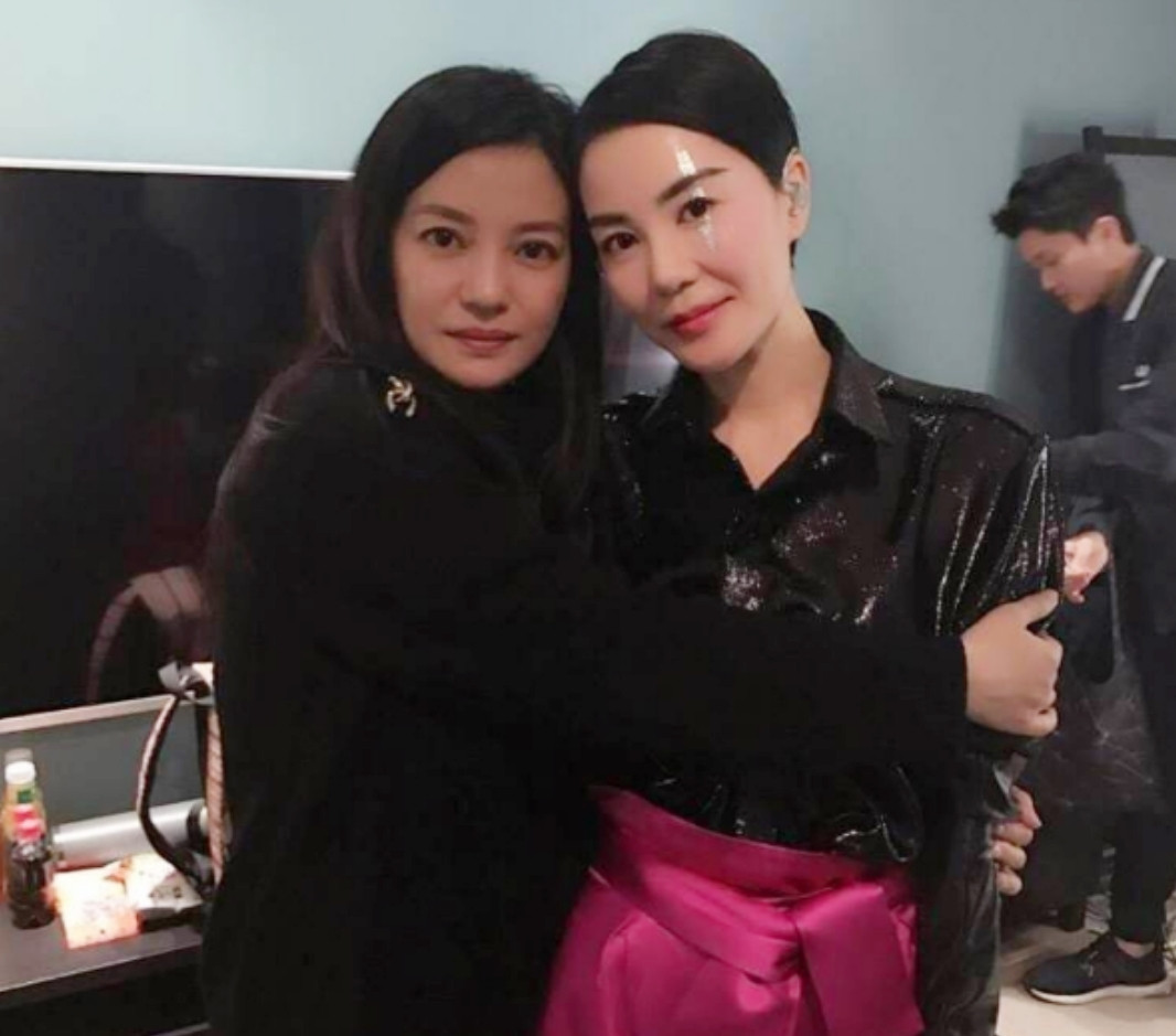 Triệu Vy và Vương Phi có tình bạn gắn bó nhiều năm. Triệu Vy và Vương Phi có tình bạn gắn bó nhiều năm.