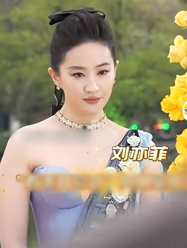 Lưu Diệc Phi gây tranh cãi vì ngoại hình tăng cân.