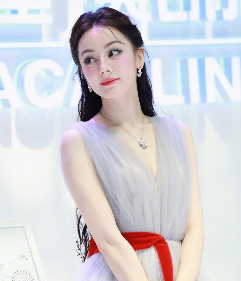 Ngoài ra, Địch Lệ Nhiệt Ba còn có duyên khi tham gia show giải trí. Đây là nơi nữ diễn viên thể hiện tính cách thật của mình. Khán giả cũng yêu mến sự chăm chỉ, nhiệt tình, tính cách vui vẻ của Nhiệt Ba trong show. Chính vì vậy, không hề sai khi nói danh tiếng của Địch Lệ Nhiệt Ba có được là nhờ tham gia các show giải trí trực tuyến. Ngoài ra, Địch Lệ Nhiệt Ba còn có duyên khi tham gia show giải trí. Đây là nơi nữ diễn viên thể hiện tính cách thật của mình. Khán giả cũng yêu mến sự chăm chỉ, nhiệt tình, tính cách vui vẻ của Nhiệt Ba trong show. Chính vì vậy, không hề sai khi nói danh tiếng của Địch Lệ Nhiệt Ba có được là nhờ tham gia các show giải trí trực tuyến.