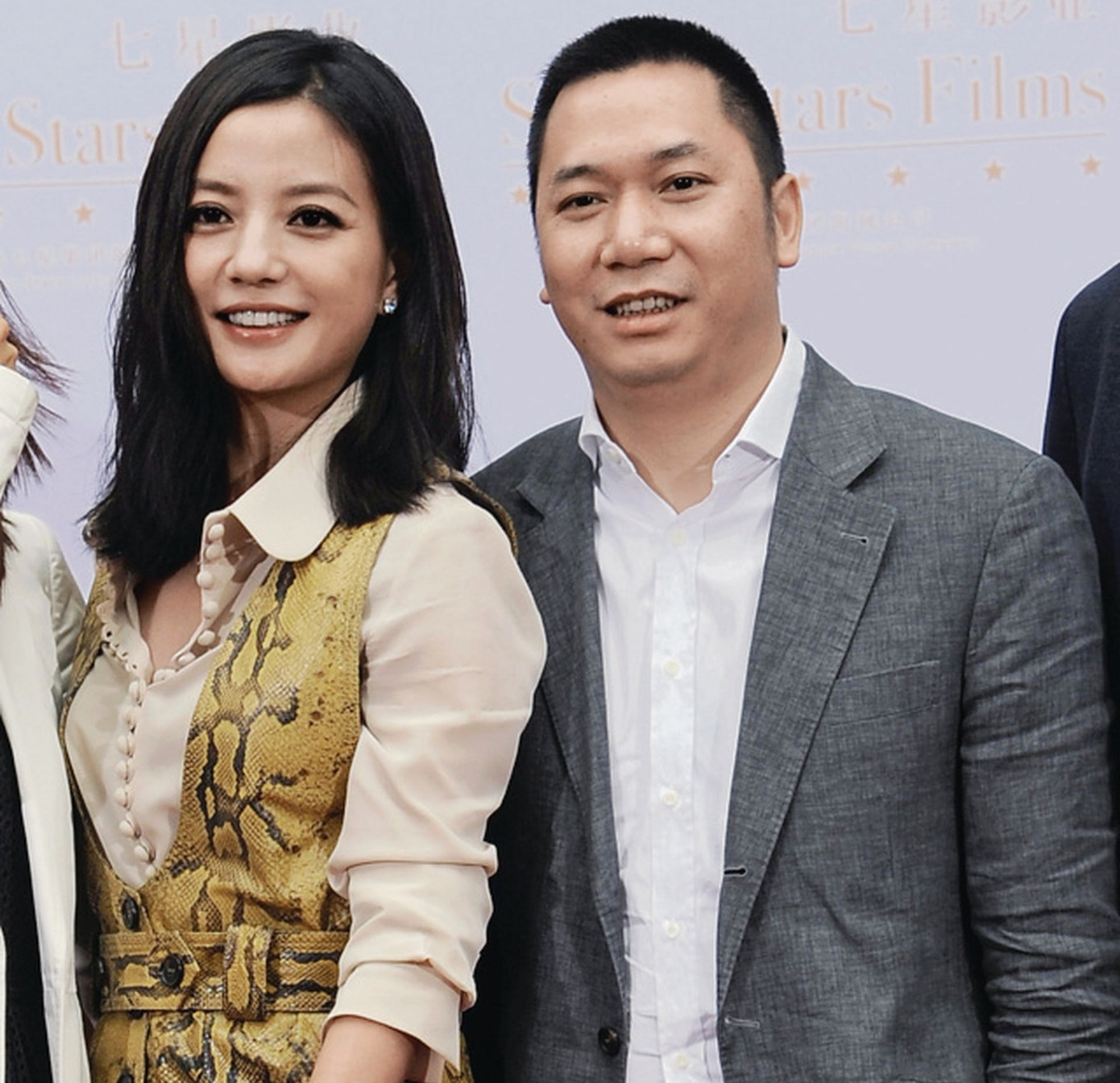 Triệu Vy quyết định vạch trần lời nói dối của chồng cũ Huỳnh Hữu Long. Công khai việc anh giấu giếm thông tin ly hôn để khiến cô phải chịu trách nhiệm cho nhiều rắc rối. Triệu Vy quyết định vạch trần lời nói dối của chồng cũ Huỳnh Hữu Long. Công khai việc anh giấu giếm thông tin ly hôn để khiến cô phải chịu trách nhiệm cho nhiều rắc rối.