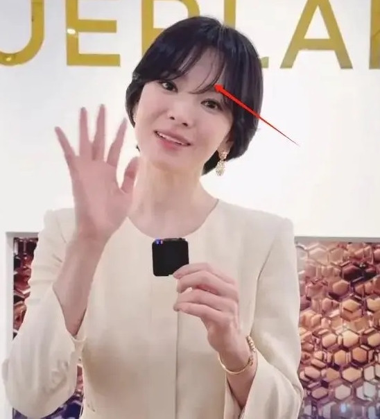 Song Hye Kyo bị chê già. Song Hye Kyo bị chê già.