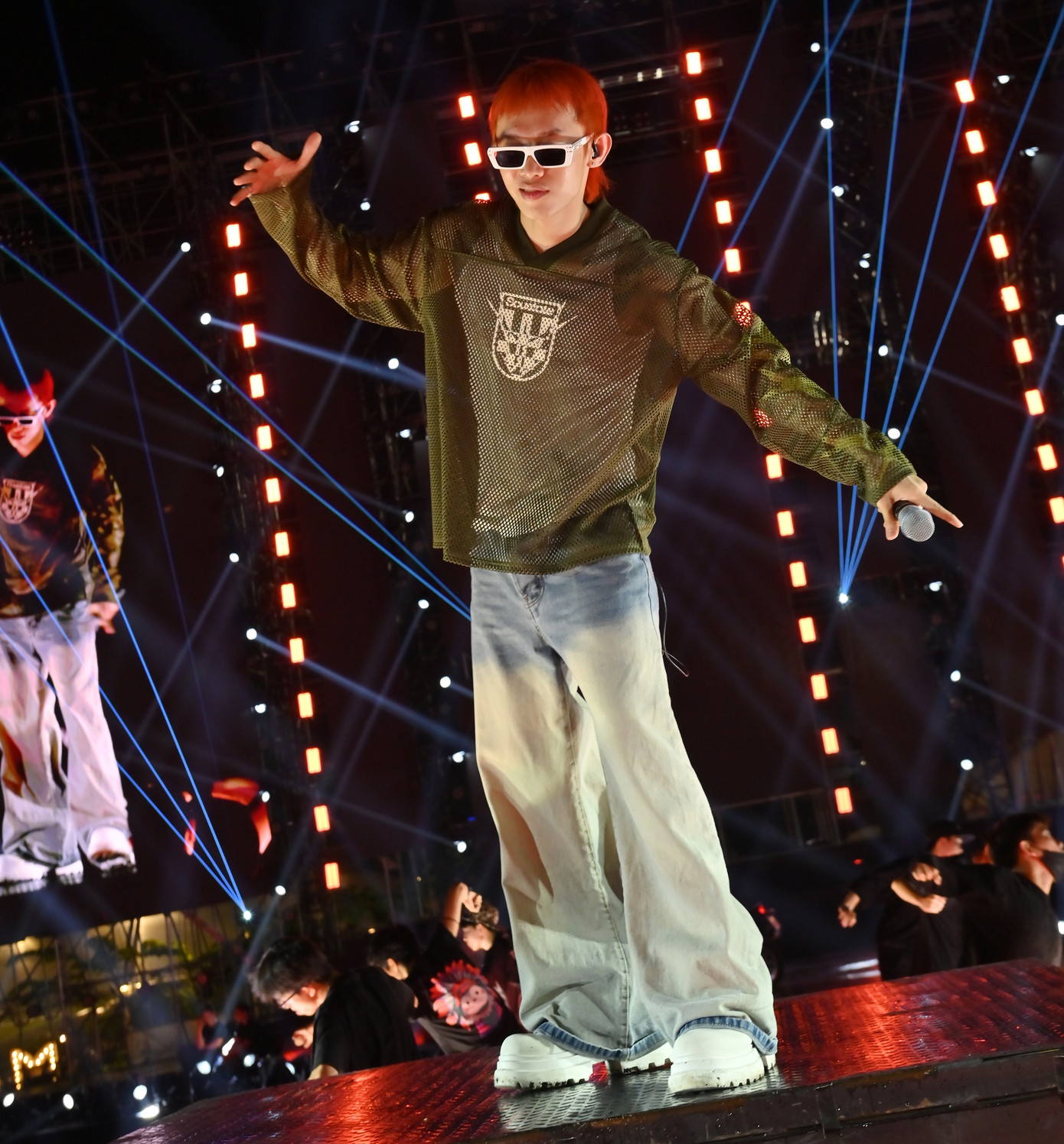 Kay Trần xuất hiện với mái tóc hồng ấn tượng. Kay Trần xuất hiện với mái tóc hồng ấn tượng.