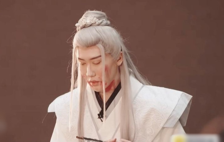 Lưu Tử Thần từng nổi tiếng trên mạng vì khuôn mặt biến dạng. Anh không có kinh nghiệm diễn xuất cũng được mời vào show khiến khán giả tức giận.