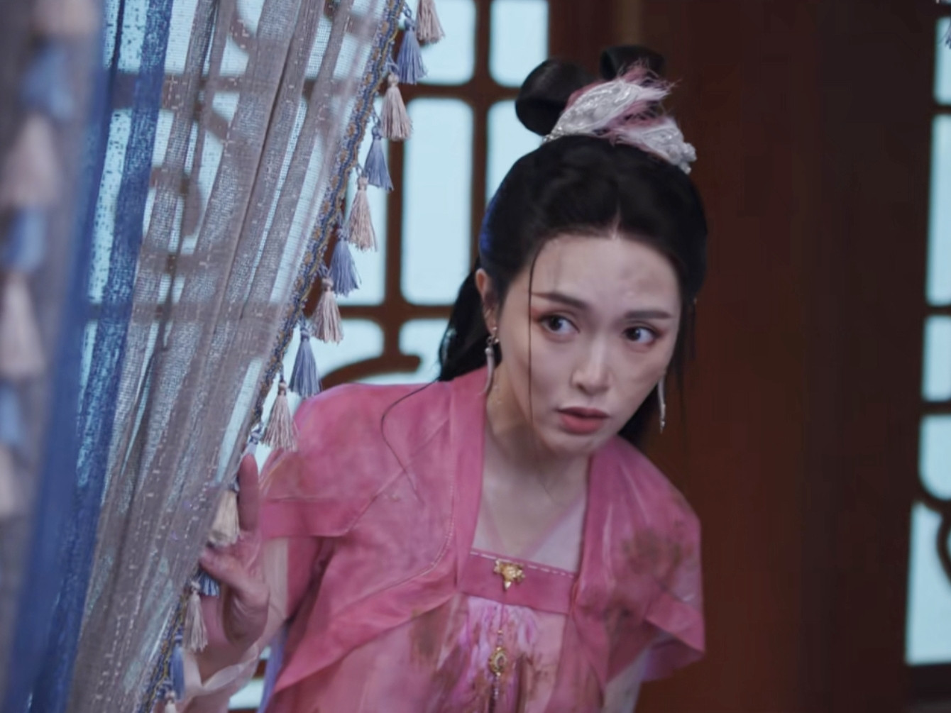 Đường Yên bị chê "cưa sừng làm nghé", đóng vai thiếu nữ 17 khi đã qua tuổi 40.