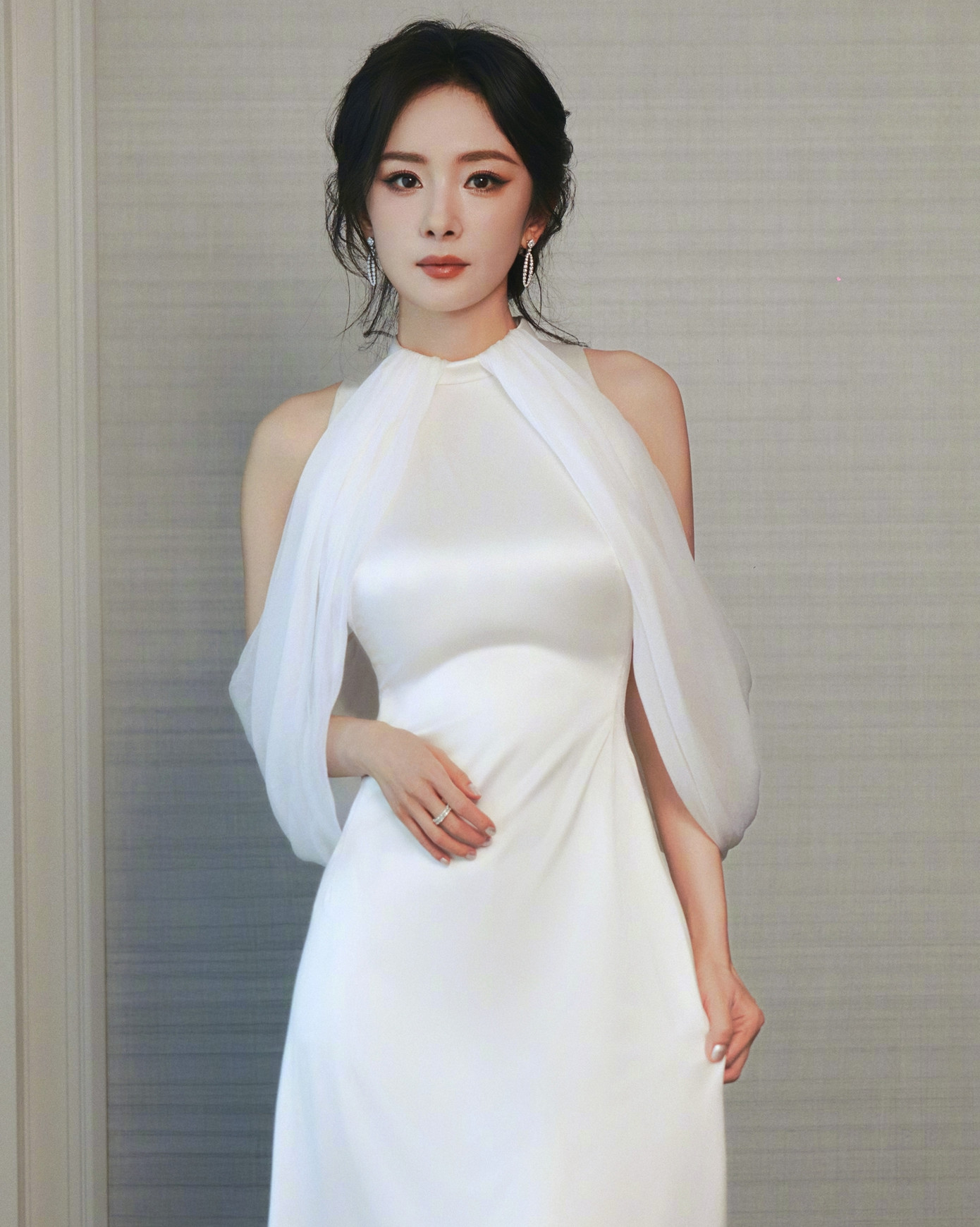 Dương Mịch tự so sánh mình với con gái 11 tuổi Tiểu Gạo Nếp để khoe bản thân vẫn trẻ trung.