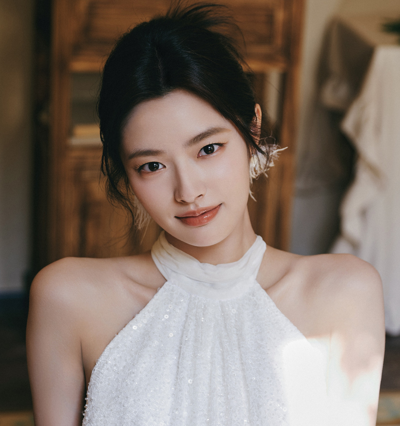 Năm 2023, Từ Nhược Hàm được biết tới với bộ phim Hạ Hoa đóng cùng đàn anh hơn 21 tuổi Ngôn Thừa Húc. Cả hai cách xa tuổi nhau nhưng họ diễn cảnh hôn nhiệt tình, thậm chí còn làm dấy lên tin đồn phim giả tình thật. Tới khi tham gia phim Yêu em là điều tốt nhất anh đã làm cùng Trương Lăng Hách, hay Quý ông hoàn hảo và cô nàng tạm được, đều có tin các tài tử si mê cô. Vì Từ Nhược Hàm có ngoại hình không quá nổi bật, danh tiếng bình thường nên cô phù hợp với miêu tả của Sohu. Năm 2023, Từ Nhược Hàm được biết tới với bộ phim Hạ Hoa đóng cùng đàn anh hơn 21 tuổi Ngôn Thừa Húc. Cả hai cách xa tuổi nhau nhưng họ diễn cảnh hôn nhiệt tình, thậm chí còn làm dấy lên tin đồn phim giả tình thật. Tới khi tham gia phim Yêu em là điều tốt nhất anh đã làm cùng Trương Lăng Hách, hay Quý ông hoàn hảo và cô nàng tạm được, đều có tin các tài tử si mê cô. Vì Từ Nhược Hàm có ngoại hình không quá nổi bật, danh tiếng bình thường nên cô phù hợp với miêu tả của Sohu.