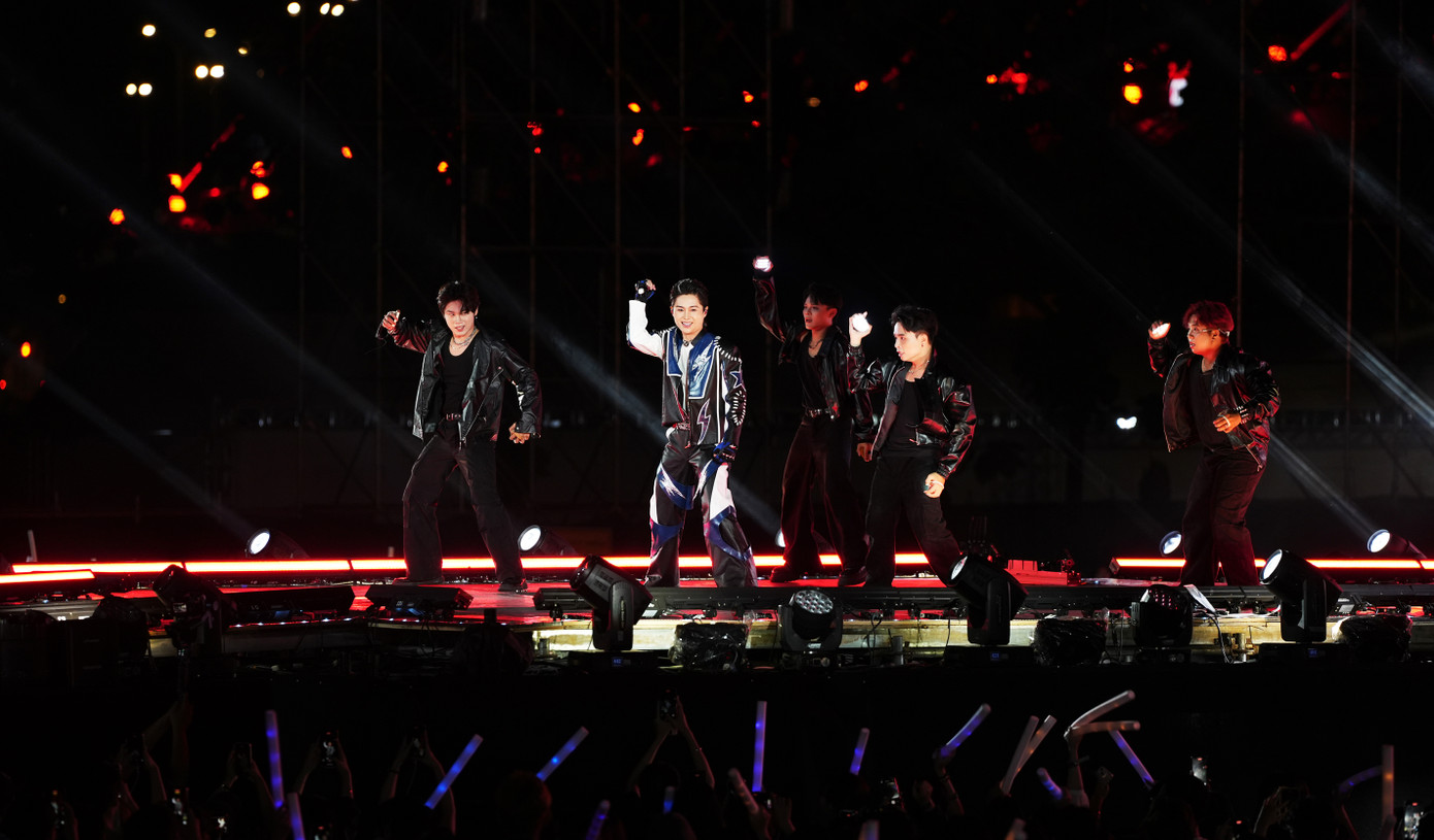 Tăng Duy Tân mang đến một phần trình diễn độc đáo, đậm dấu ấn cá nhân, tất cả khán giả cùng hoà mình với những bản hit triệu view. Tăng Duy Tân sở hữu những bản beat "cực cháy", thậm chí được khán giả Trung Quốc yêu thích như Bật tình yêu lên, Cắt đôi nỗi sầu, Say trong nụ cười, Ngây thơ, Bên trên tầng lầu... Tăng Duy Tân mang đến một phần trình diễn độc đáo, đậm dấu ấn cá nhân, tất cả khán giả cùng hoà mình với những bản hit triệu view. Tăng Duy Tân sở hữu những bản beat "cực cháy", thậm chí được khán giả Trung Quốc yêu thích như Bật tình yêu lên, Cắt đôi nỗi sầu, Say trong nụ cười, Ngây thơ, Bên trên tầng lầu...