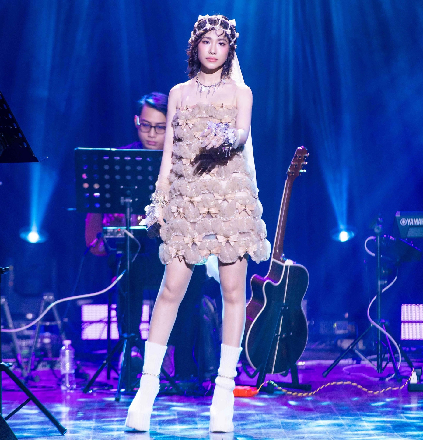 Lương Bích Hữu trẻ trung ở tuổi 41. Sau khi giảm gần 18 kg, cô ngày càng trẻ đẹp hơn, phong cách cũng thời thượng.