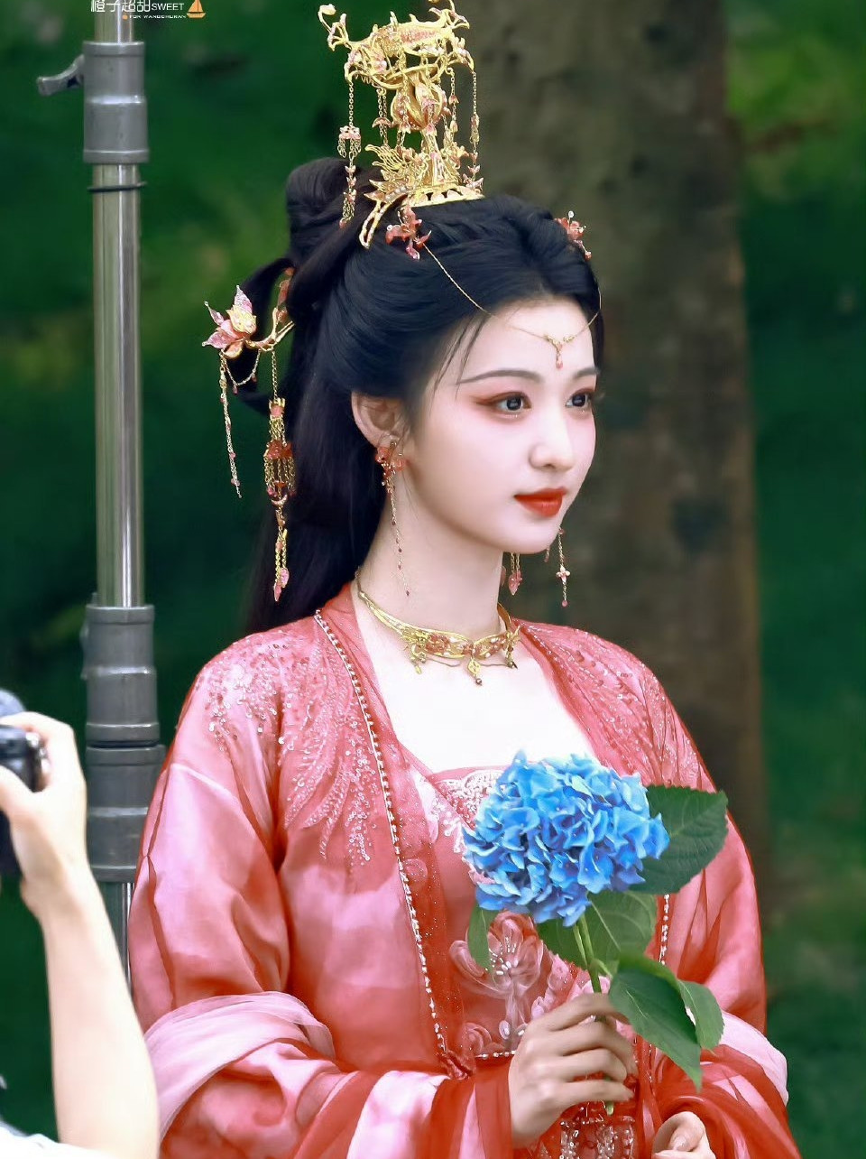 Phim Giây phút ấy quá giới hạn vẫn đang quay nhưng đã đứng top 2 phim được mong chờ nhất, chứng minh sức hút của hai diễn viên. Đứng top một trong những dự án chưa chiếu hot nhất là phim cổ trang Còn ra thể thống gì nữa cũng do Vương Sở Nhiên đóng chính. Bộ phim được đánh giá có nội dung thú vị, hậu trường hài hước, trailer hấp dẫn mới lạ, Vương Sở Nhiên không chỉ xinh đẹp, còn hợp với bạn diễn Thừa Lỗi.