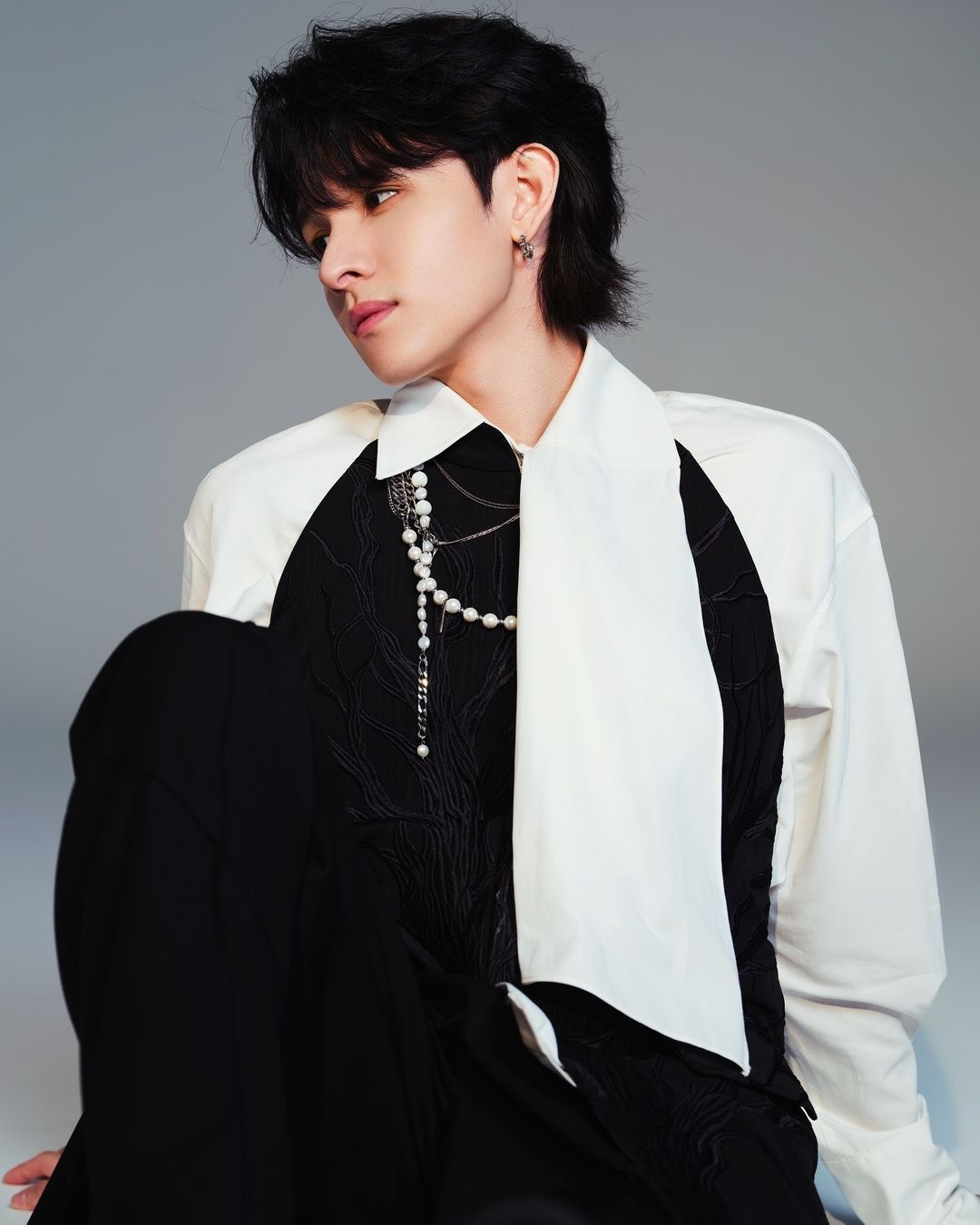 Hoàng tử "lai" Samuel với nét điển trai điển hình của Kpop. Hoàng tử "lai" Samuel với nét điển trai điển hình của Kpop.