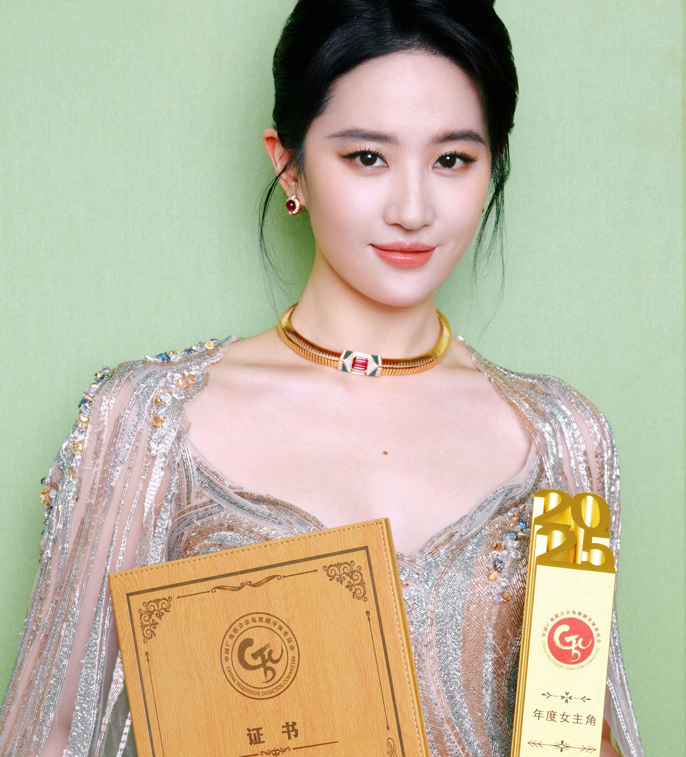 Lưu Diệc Phi và Dương Tử đang cạnh tranh giải Thị hậu Bạch Ngọc Lan. Lưu Diệc Phi và Dương Tử đang cạnh tranh giải Thị hậu Bạch Ngọc Lan.