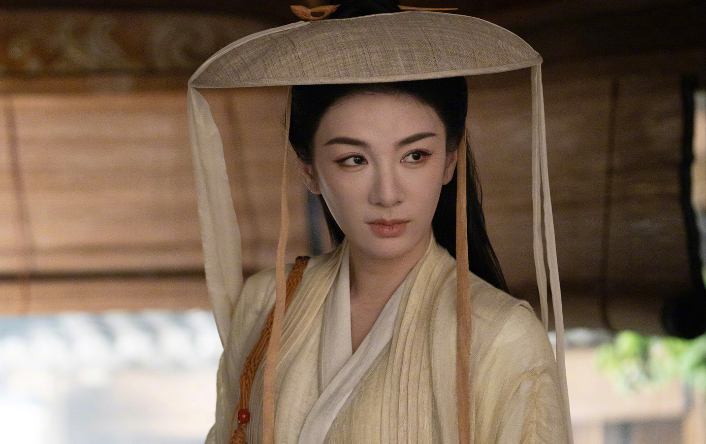 Huỳnh Dịch giờ đây đóng bất kỳ dự án nào được mời. Cô chỉ có thể vào vai phụ vì đã qua thời kỳ hoàng kim. Huỳnh Dịch giờ đây đóng bất kỳ dự án nào được mời. Cô chỉ có thể vào vai phụ vì đã qua thời kỳ hoàng kim.