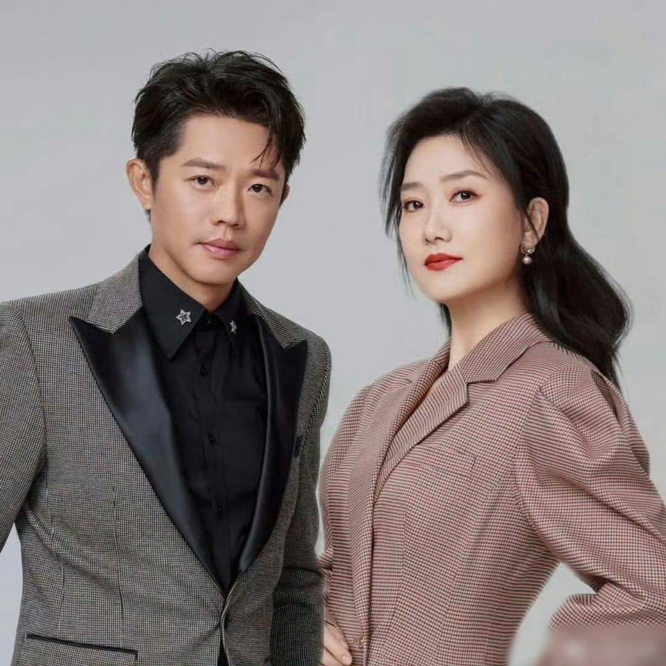 Phượng Hoàng Truyền Kỳ là nhóm nhạc quốc dân tại Trung Quốc. Phượng Hoàng Truyền Kỳ là nhóm nhạc quốc dân tại Trung Quốc.