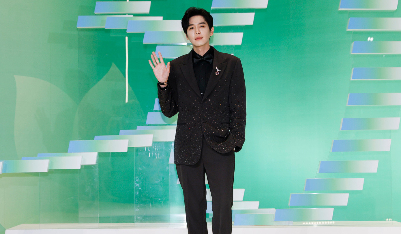 Nam diễn viên Trương Nhược Quân được đề cử Thị đế với bộ phim cực hot Khánh Dư Niên 2. Nam diễn viên Trương Nhược Quân được đề cử Thị đế với bộ phim cực hot Khánh Dư Niên 2.