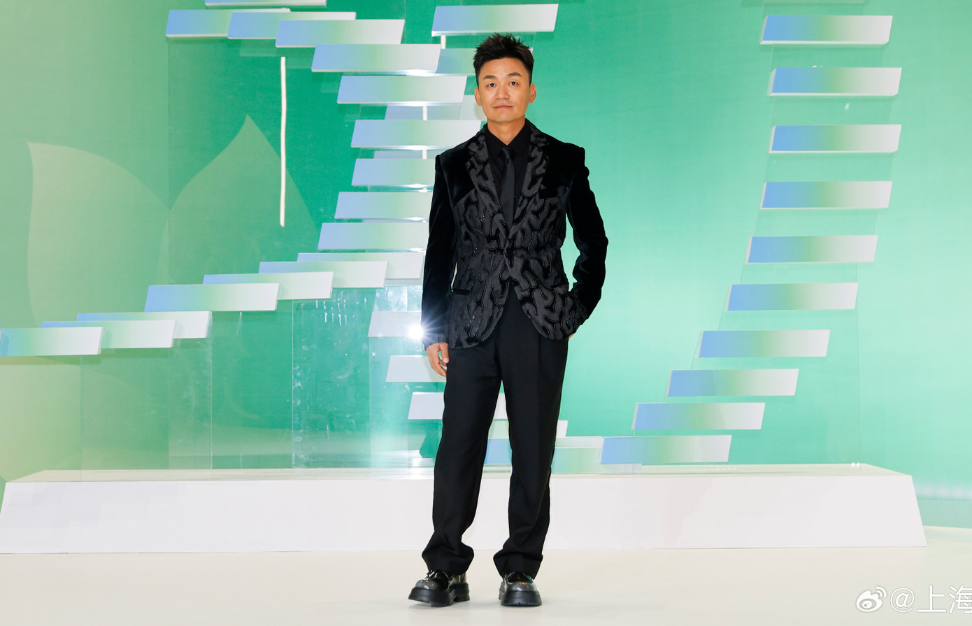 Ảnh đế xuất thân từ nghèo khó Vương Bảo Cường có vai diễn ấn tượng trong bộ phim Kỳ thủ, đã giúp anh giành được một trong 5 suất đề cử Nam chính xuất sắc của Bạch Ngọc Lan 2025. Ảnh đế xuất thân từ nghèo khó Vương Bảo Cường có vai diễn ấn tượng trong bộ phim Kỳ thủ, đã giúp anh giành được một trong 5 suất đề cử Nam chính xuất sắc của Bạch Ngọc Lan 2025.