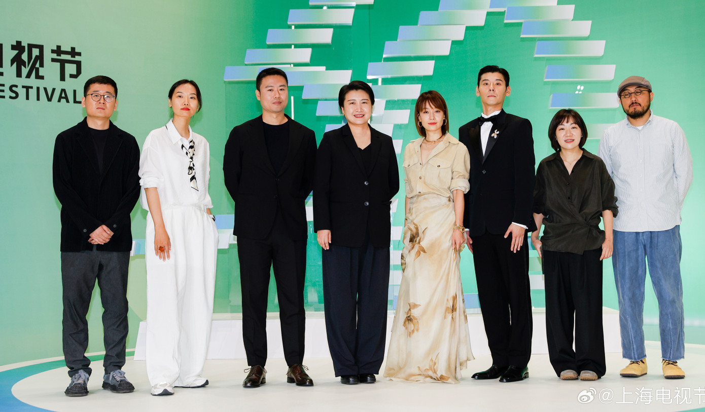 Đoàn phim Altay của tôi có Mã Y Lợi (váy vàng) đang tranh giải Nữ chính xuất sắc (thị hậu). Đoàn phim Altay của tôi có Mã Y Lợi (váy vàng) đang tranh giải Nữ chính xuất sắc (thị hậu).