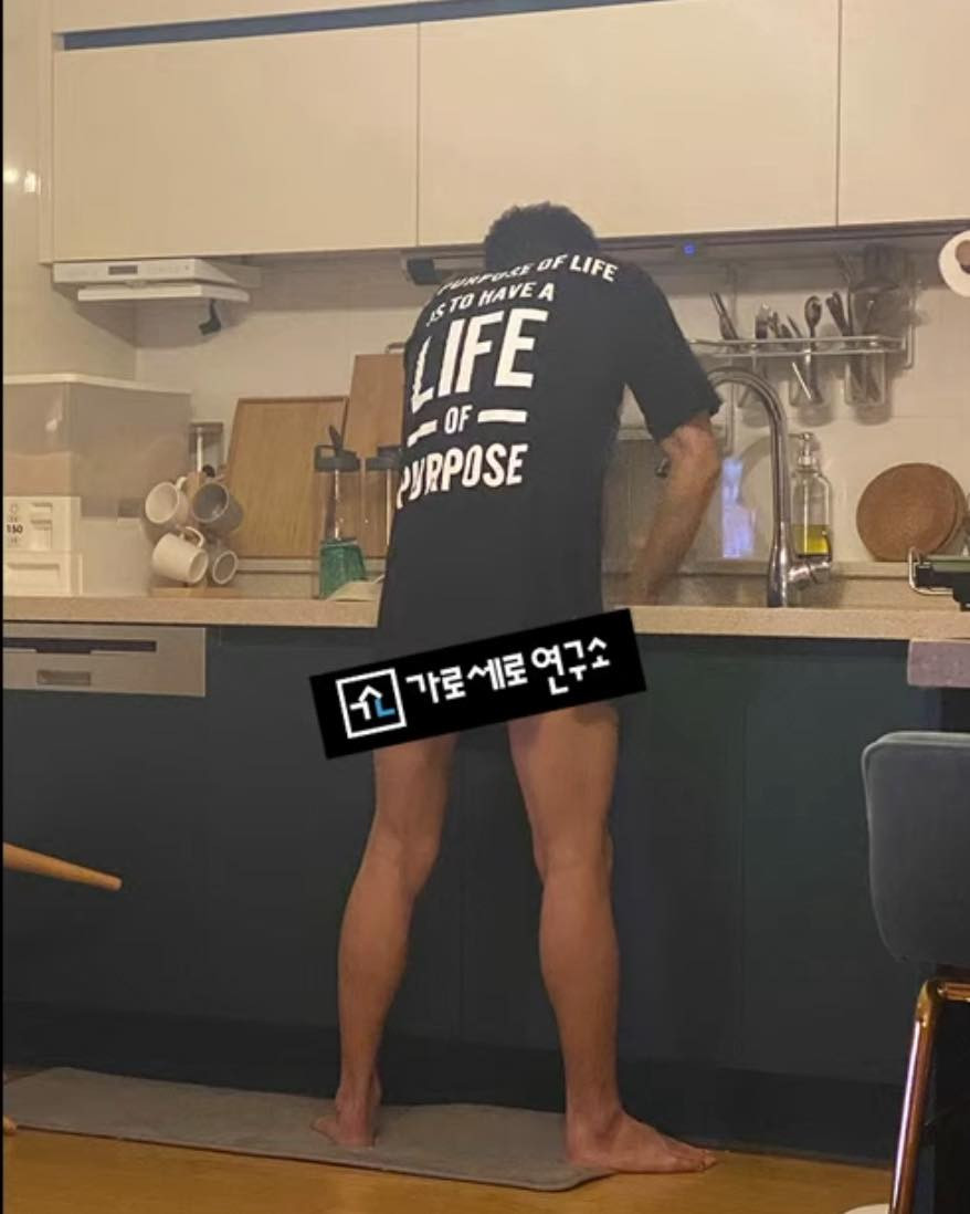 Ảnh riêng tư của Kim Soo Hyun cố tình bị phát tán dù nó không liên quan gì đến những ồn ào gần đây. Ảnh riêng tư của Kim Soo Hyun cố tình bị phát tán dù nó không liên quan gì đến những ồn ào gần đây.