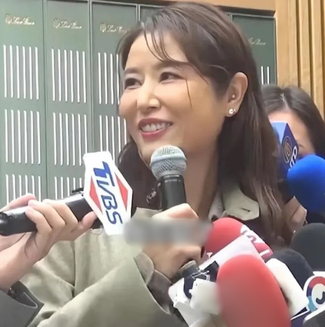 Lâm Tâm Như gây sốc với gương mặt thiếu tự nhiên.