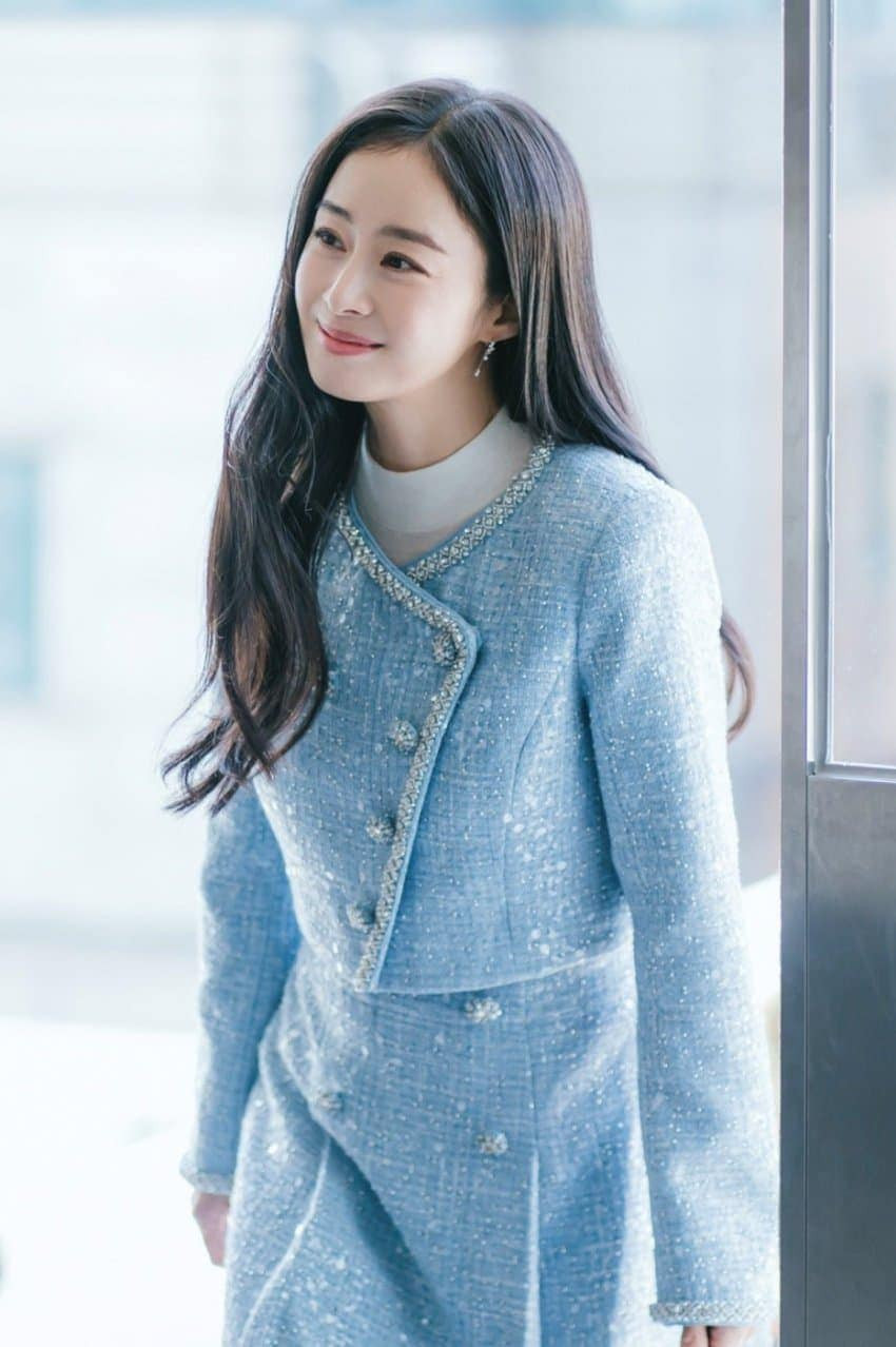 Nữ diễn viên đóng vai khách mời trong Chào mừng đến Samdal-ri. Nữ diễn viên đóng vai khách mời trong Chào mừng đến Samdal-ri.