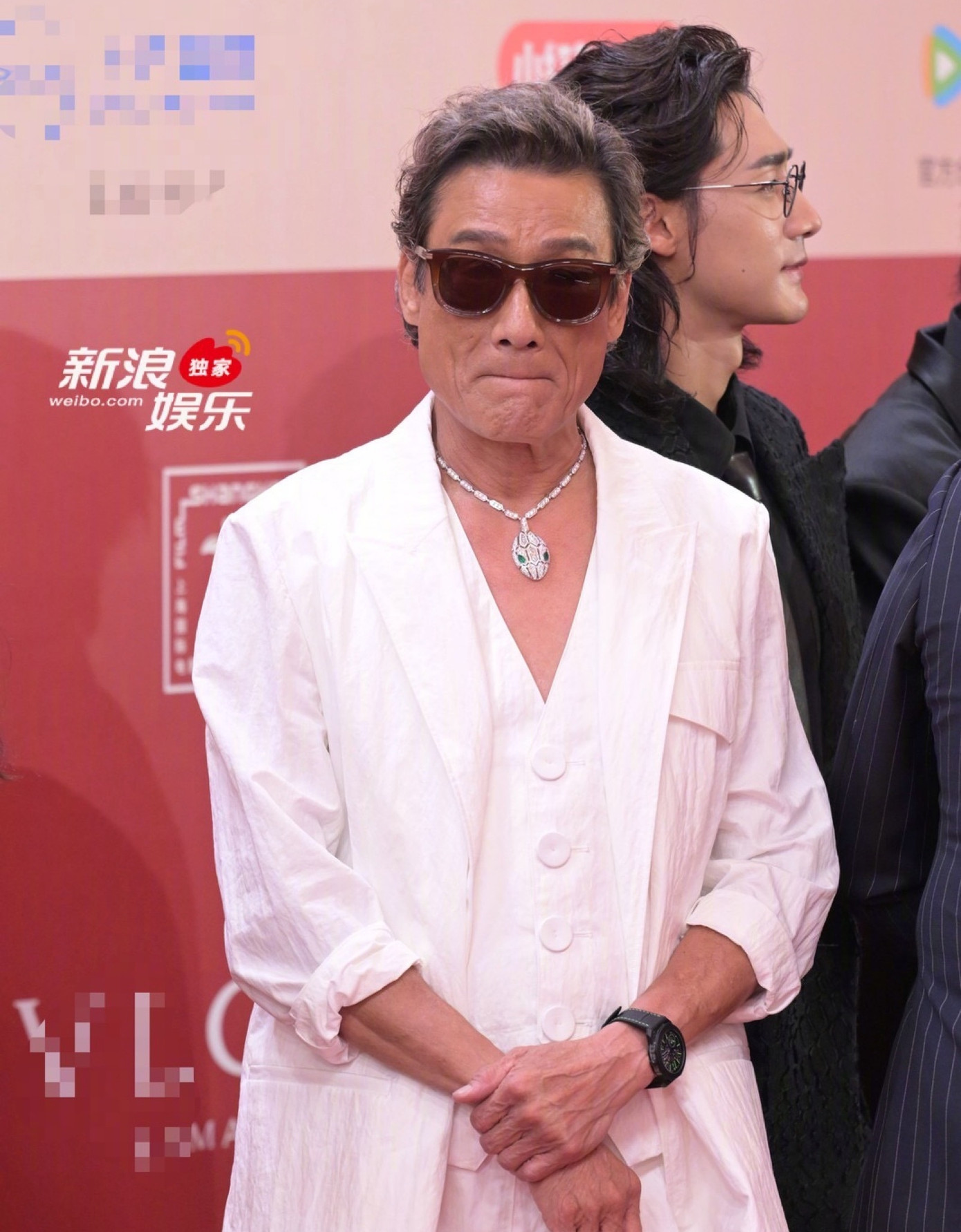 Hai diễn viên Hong Kong Lương Gia Huy và Huệ Anh Hồng hoạt động tích cực tại thị trường Đại lục. Cả hai đều là những nghệ sĩ gạo cội từng giành nhiều giải thưởng Ảnh đế, Ảnh hậu, phong độ diễn xuất không sụt giảm dù đã U70.