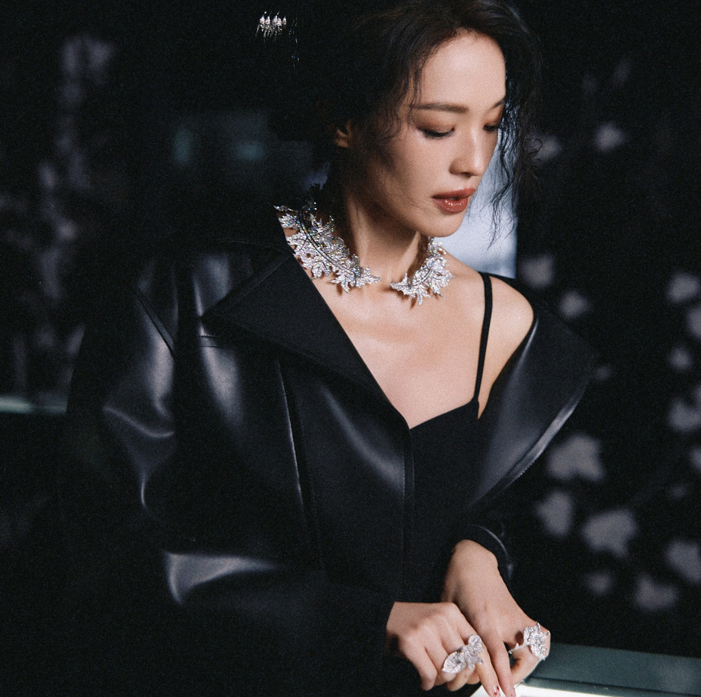 Thư Kỳ chuyển hướng sang làm đạo diễn. Sáu năm qua, cô không có phim điện ảnh ra mắt. Thư Kỳ chuyển hướng sang làm đạo diễn. Sáu năm qua, cô không có phim điện ảnh ra mắt.