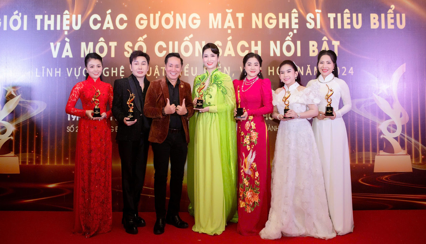 33 nghệ sĩ diễn viên được vinh danh vì có những đóng góp cho nghệ thuật nước nhà năm 2024. 33 nghệ sĩ diễn viên được vinh danh vì có những đóng góp cho nghệ thuật nước nhà năm 2024.