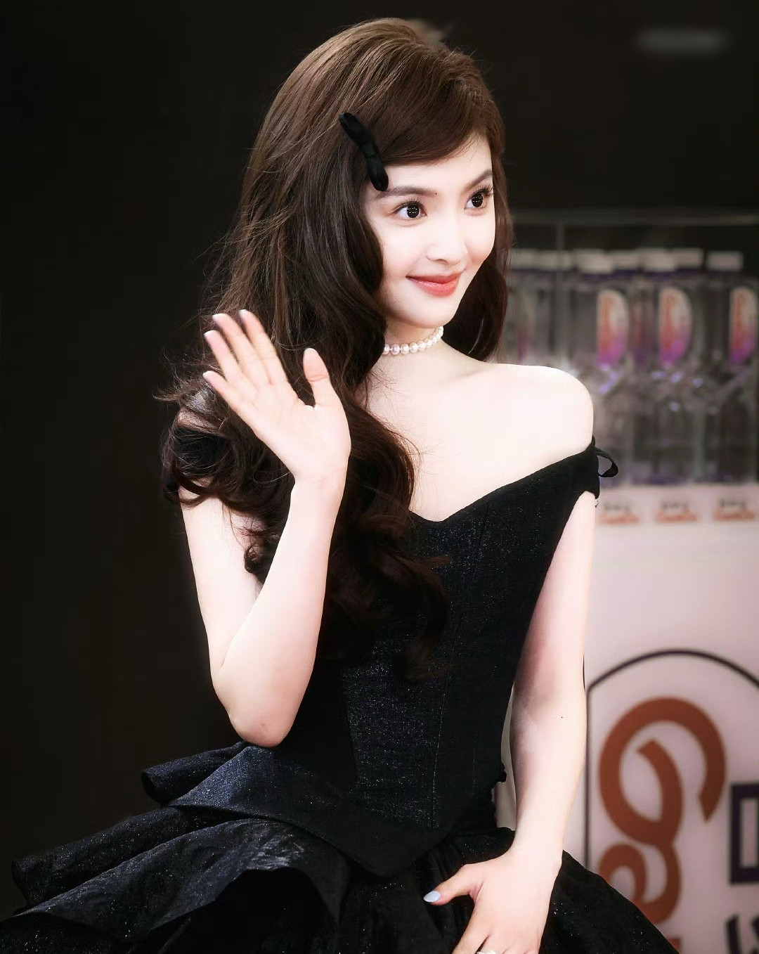 Chương Nhược Nam là tiểu hoa lứa 95 đang được chú ý của màn ảnh Hoa ngữ. Cô vừa có bộ phim Khó dỗ dành lên sóng gây tiếng vang. Trong đó, vai diễn Ôn Dĩ Phàm của Chương Nhược Nam gây tranh cãi về tính cách nhưng không thể phủ nhận nét đẹp mong manh, thanh thuần của cô. Chương Nhược Nam cũng được coi là thế hệ "nữ thần quốc dân" mới sau Cao Viên Viên và Lưu Diệc Phi do khán giả nam của diễn đàn Hupu bình chọn. Nữ diễn viên có lượng người hâm mộ nam giới rất đông đảo, được ví là "tình đầu quốc dân" của các chàng trai Trung Quốc.